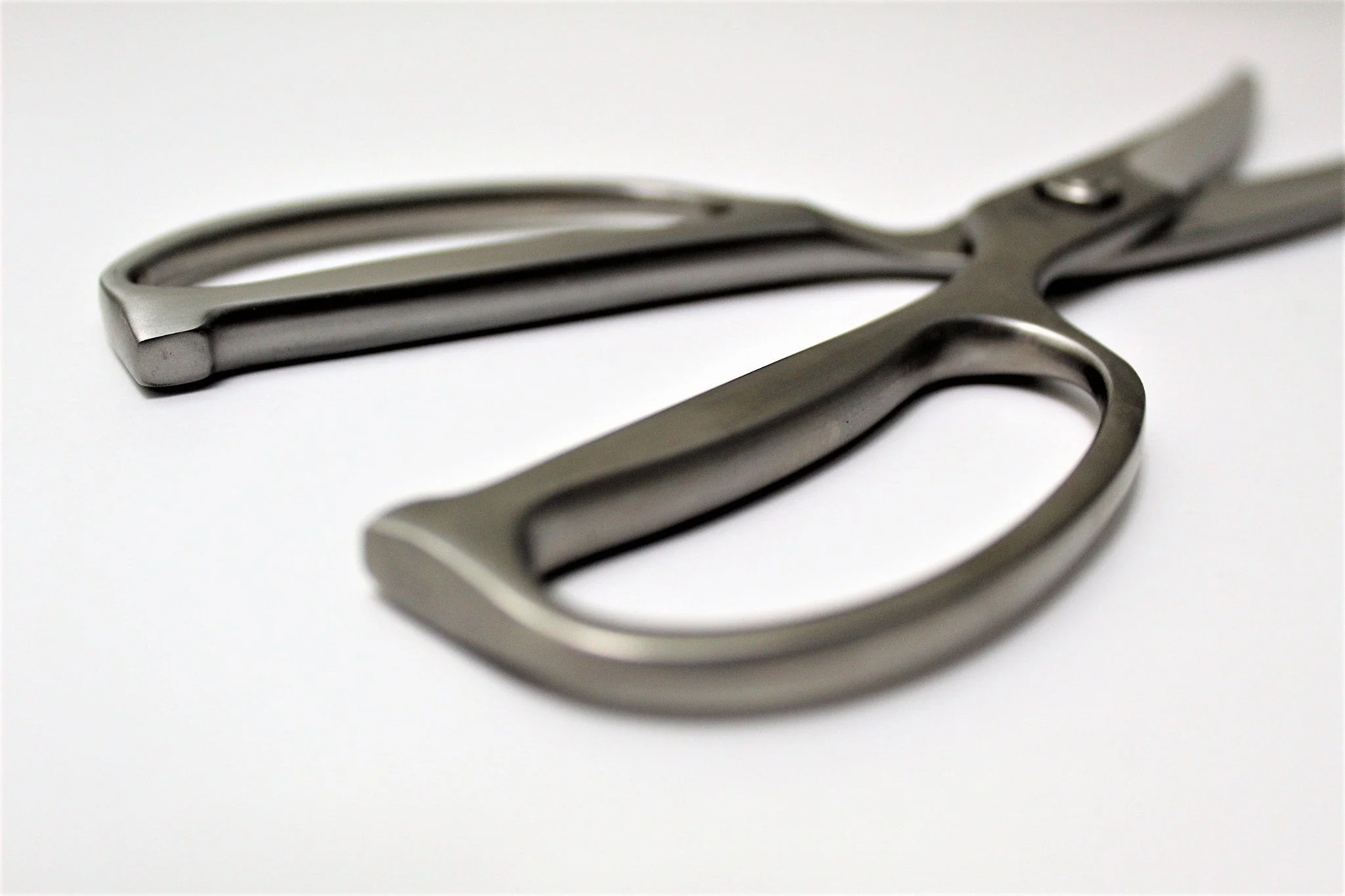KAI Seki Magoroku Stainless Steel Curved Kitchen Shears DH3346 - Image 11