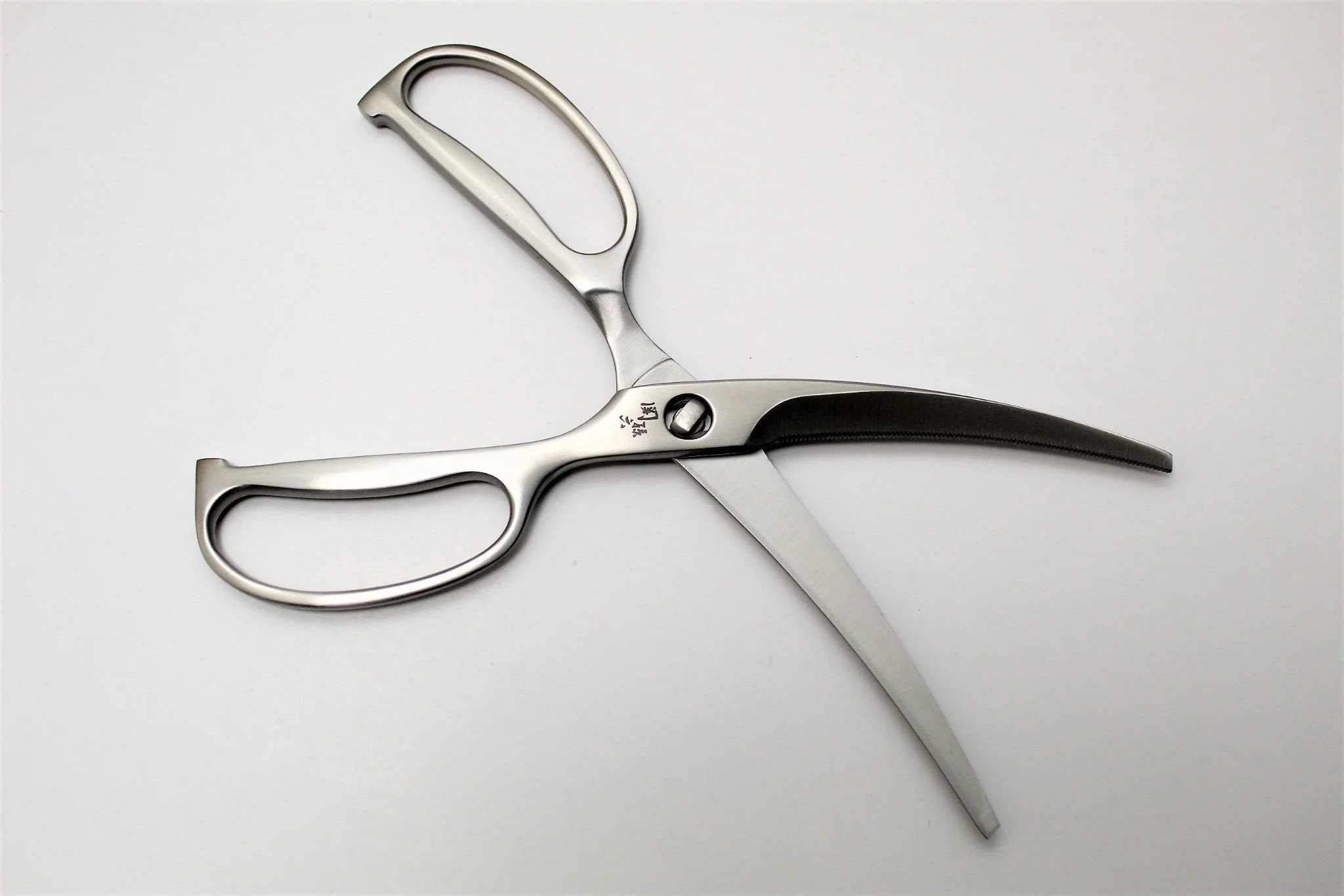 KAI Seki Magoroku Stainless Steel Curved Kitchen Shears DH3346 - Image 7
