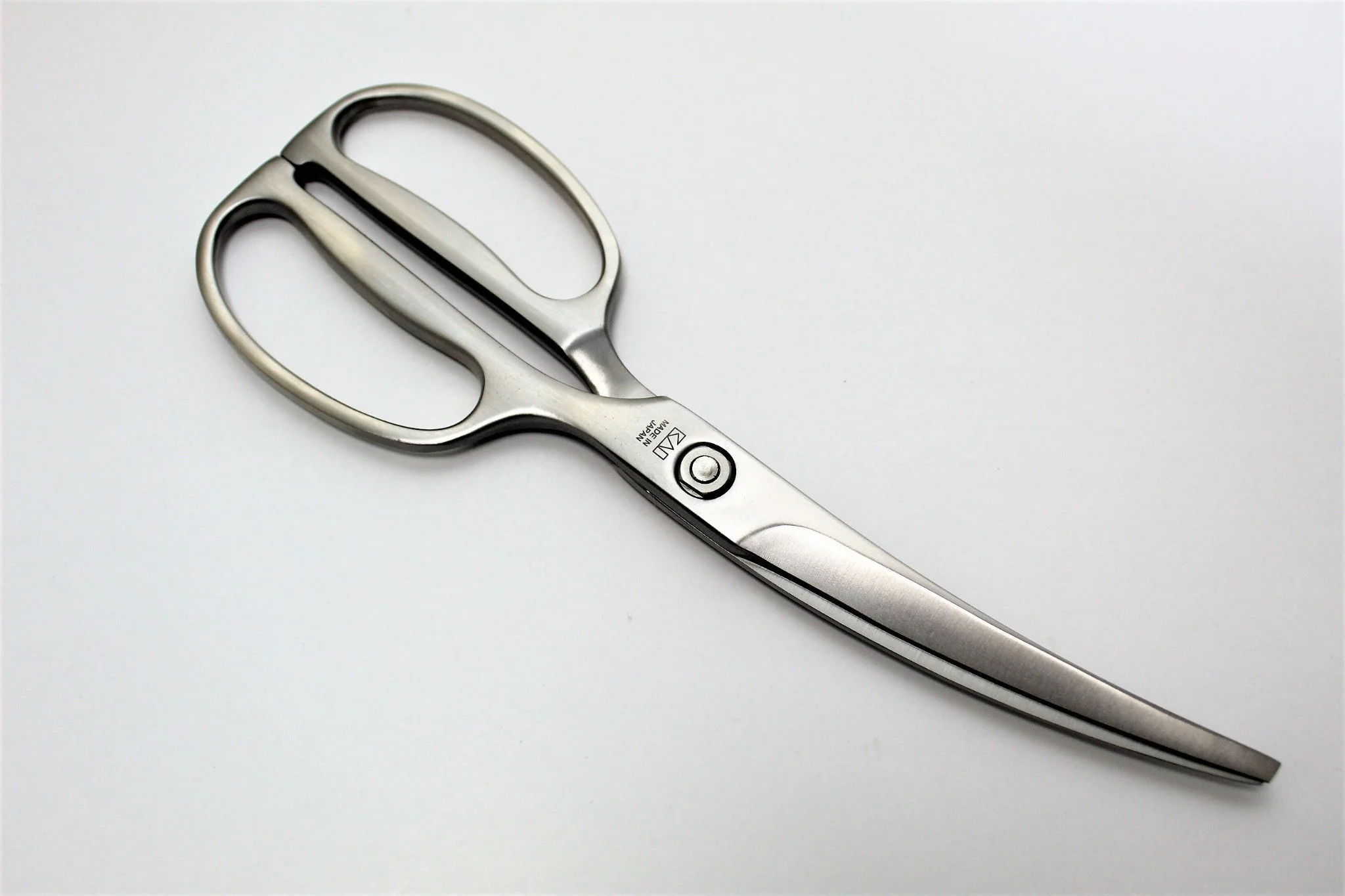 KAI Seki Magoroku Stainless Steel Curved Kitchen Shears DH3346 - Image 8