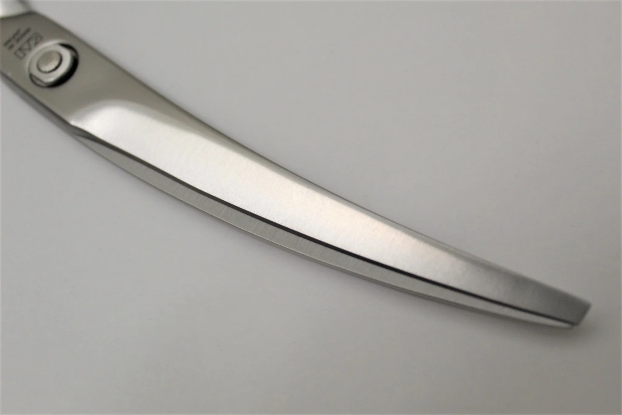 KAI Seki Magoroku Stainless Steel Curved Kitchen Shears DH3346 - Image 9