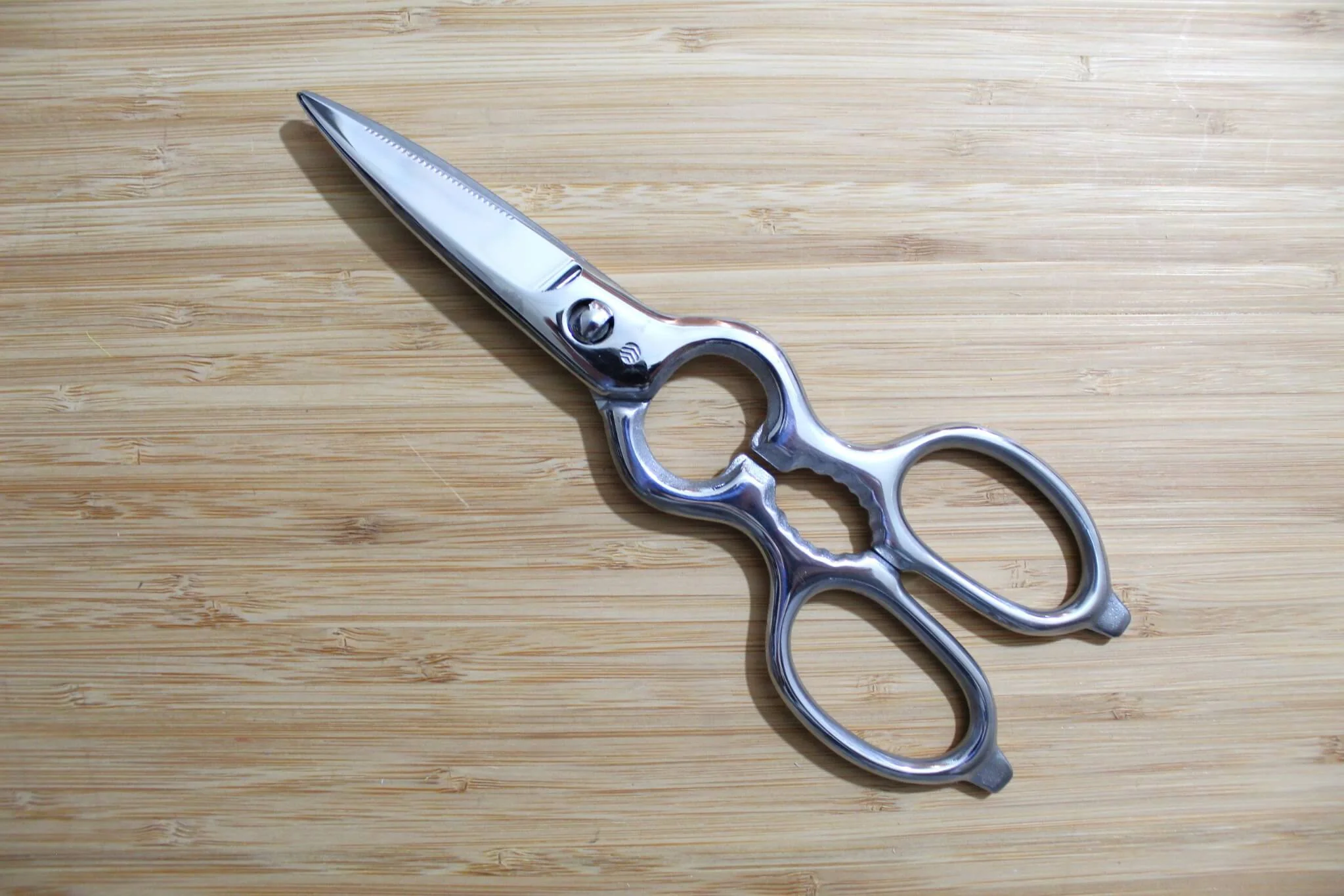 Forged Kitchen Scissors with Paulownia Box - Image 3