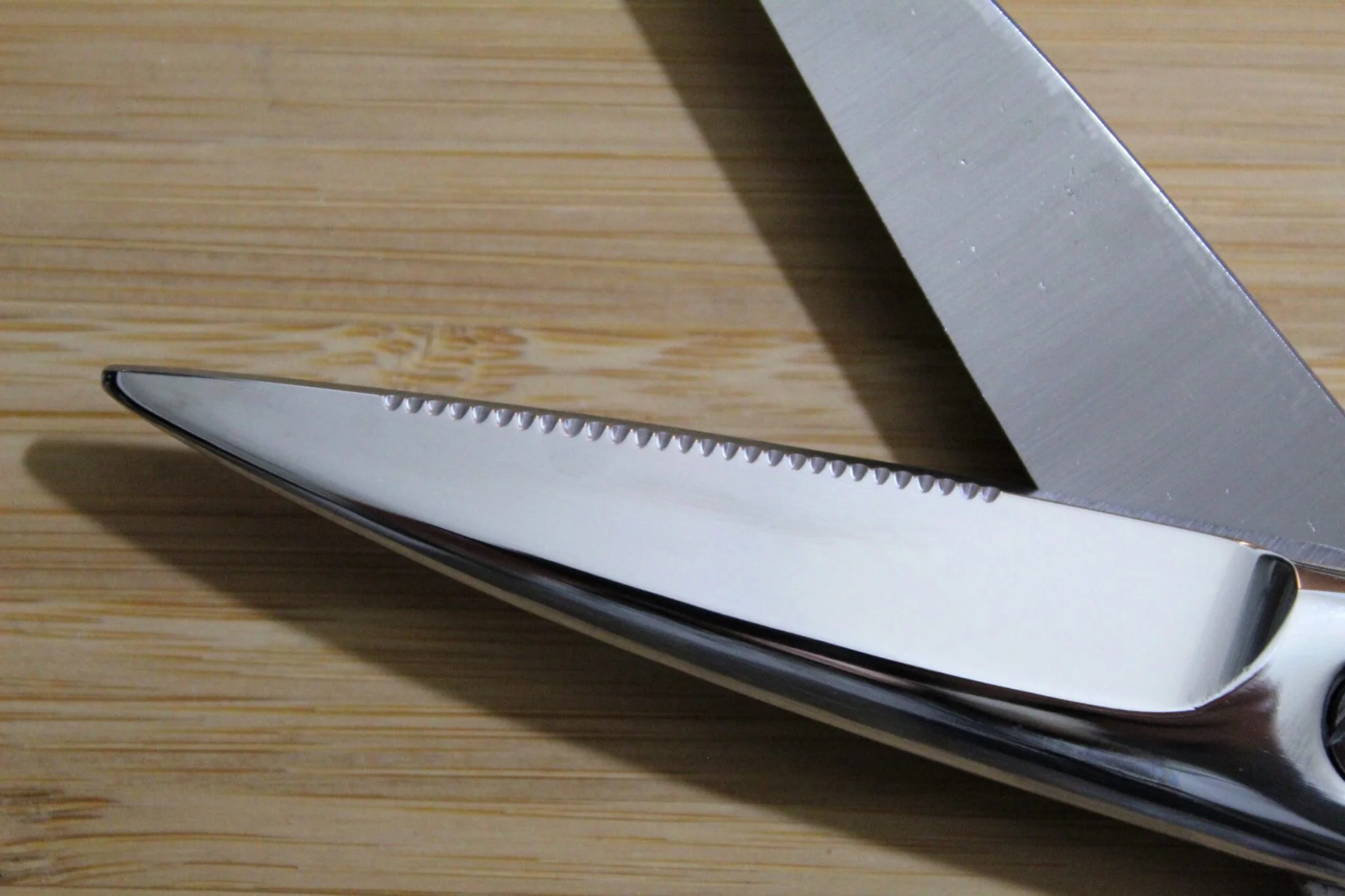 Forged Kitchen Scissors with Paulownia Box - Image 4