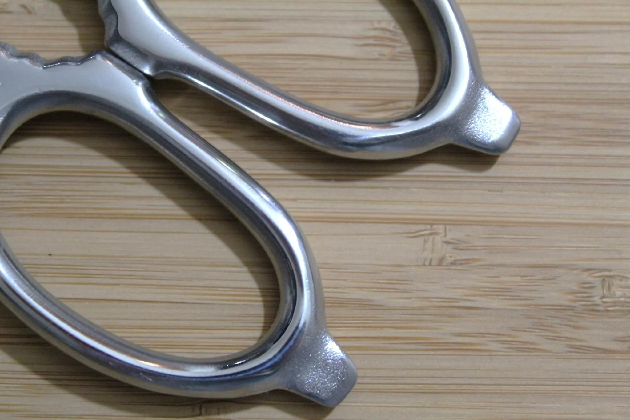 Forged Kitchen Scissors with Paulownia Box - Image 6