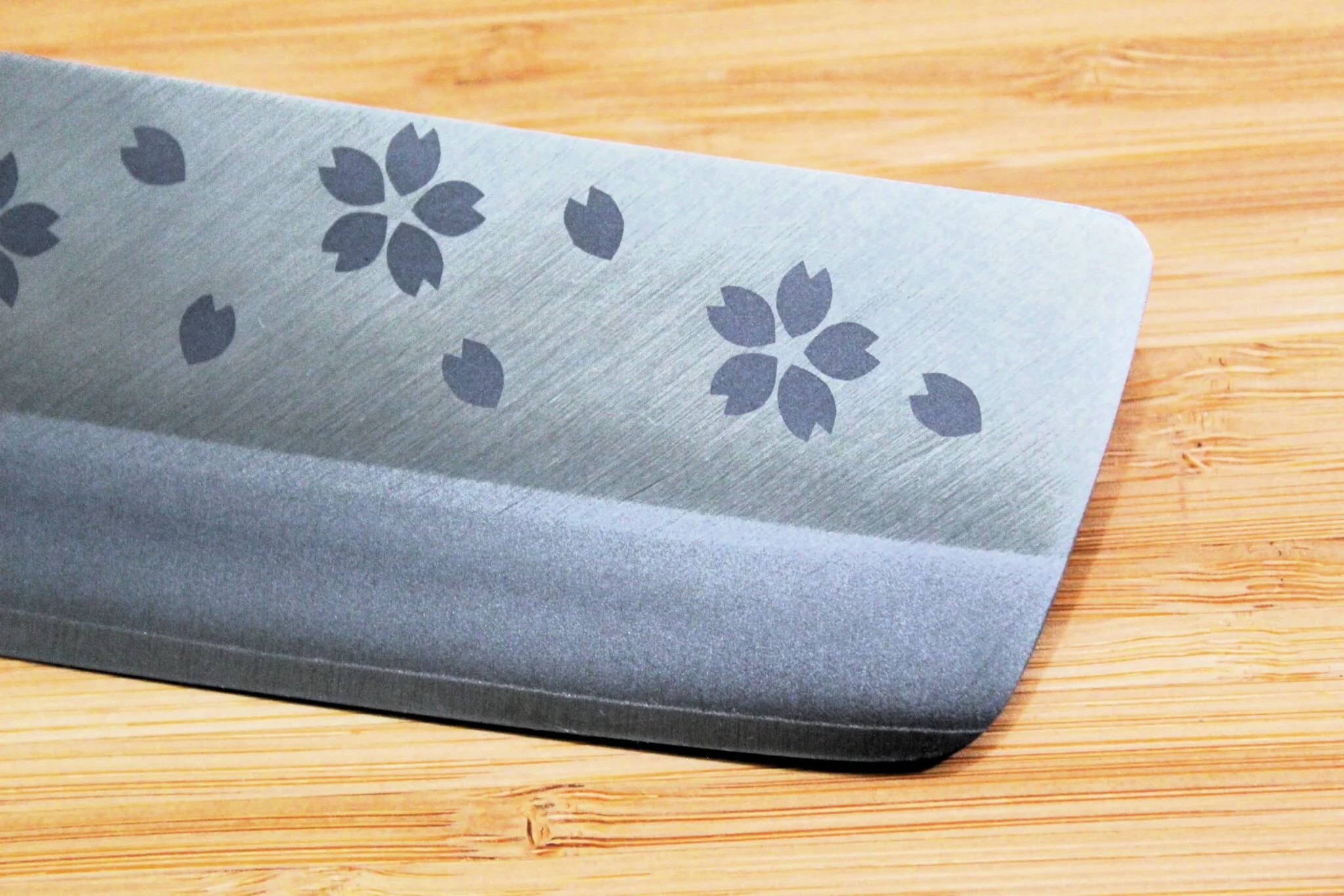 Fujita Marunoko VG-10 Cherry Blossom Nakiri with Cypress Handle 180 mm - Image 4