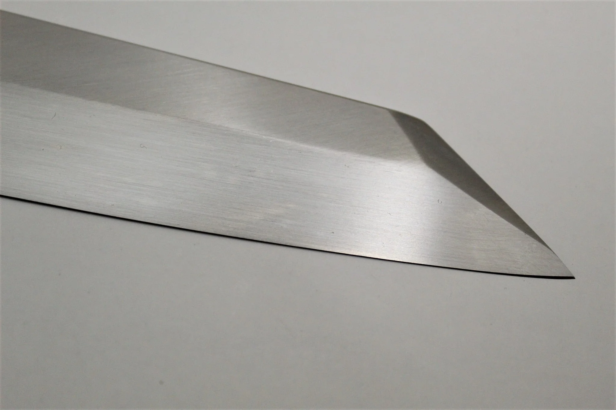 Sakai Takayuki Honyaki Shoryu Hien Kengata Yanagiba with Saya 300mm (11.8") VG-10 Slicer - Image 3