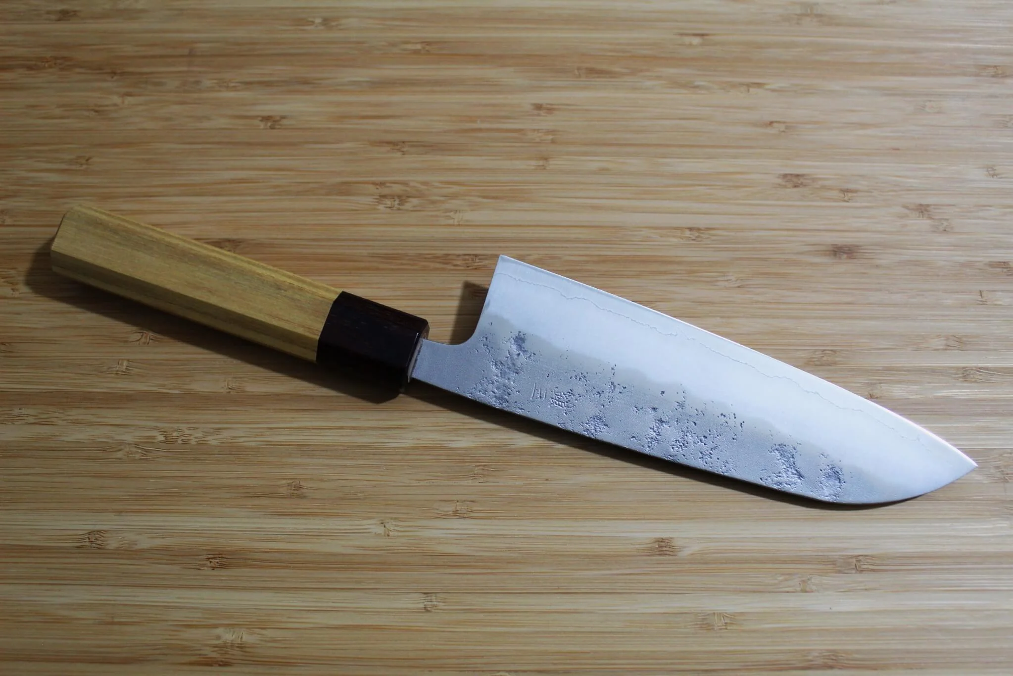 Hounen Kihan Oborozuki Ginsan Nashiji Santoku Knife 165 mm / 6.5" with Magnolia Handle - Image 5