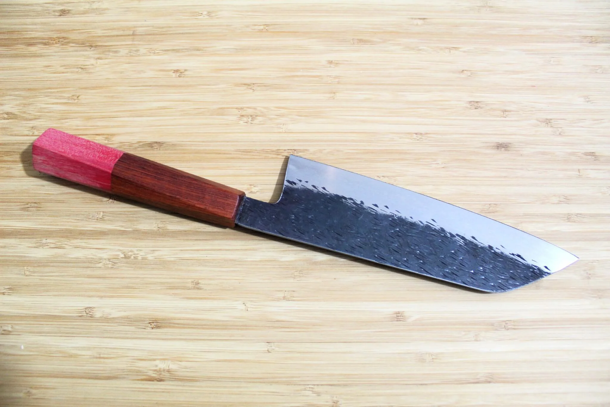 Isamitsu Shirogami #1 / White Steel #1 Santoku 180 mm Red Two Tone Maple Handle - Image 4