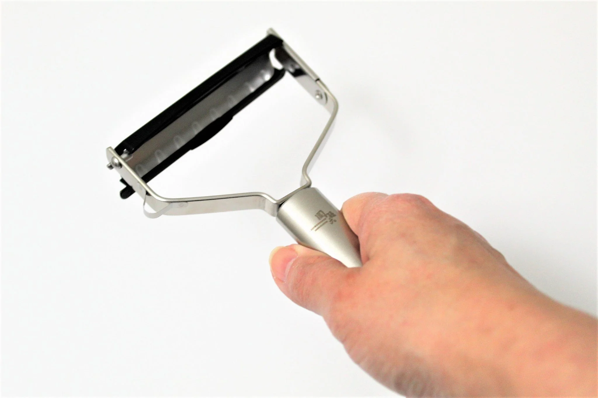 Kai Seki Magoroku Wide Stainless Steel Peeler (Slice & Julienne Set) DH-3301 - Image 11