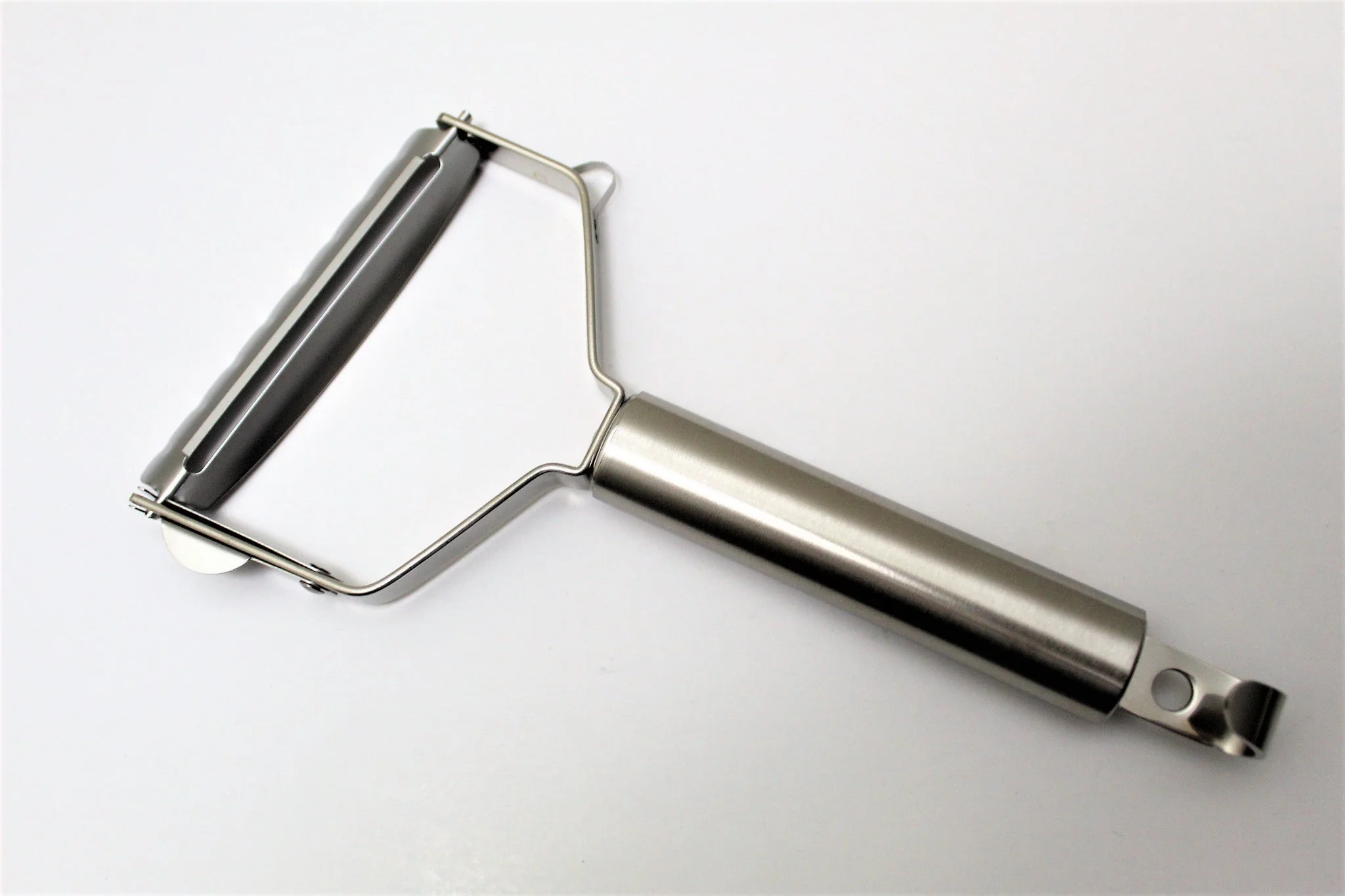 Kai Seki Magoroku Wide Stainless Steel Peeler (Slice & Julienne Set) DH-3301 - Image 4