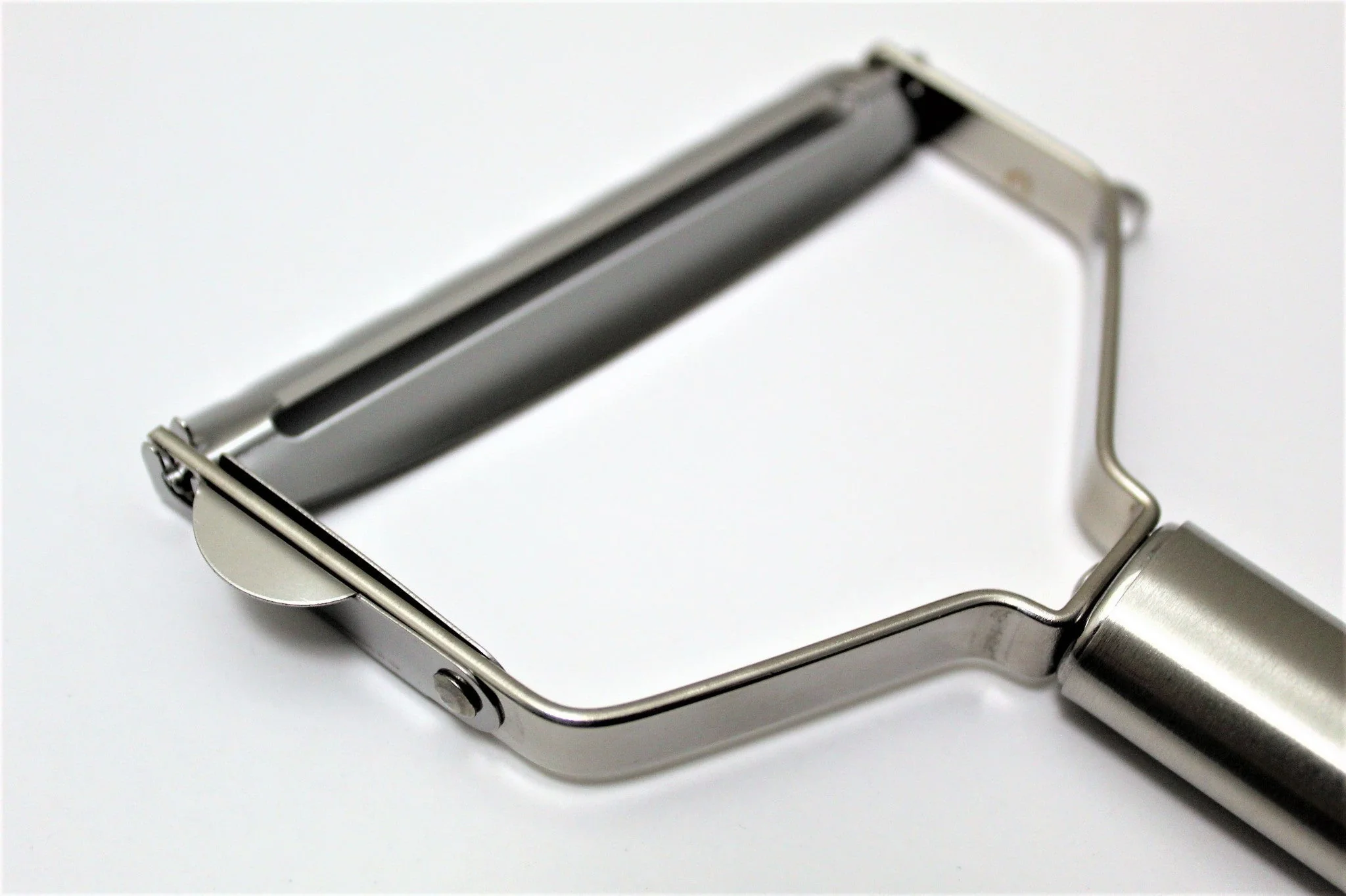 Kai Seki Magoroku Wide Stainless Steel Peeler (Slice & Julienne Set) DH-3301 - Image 5