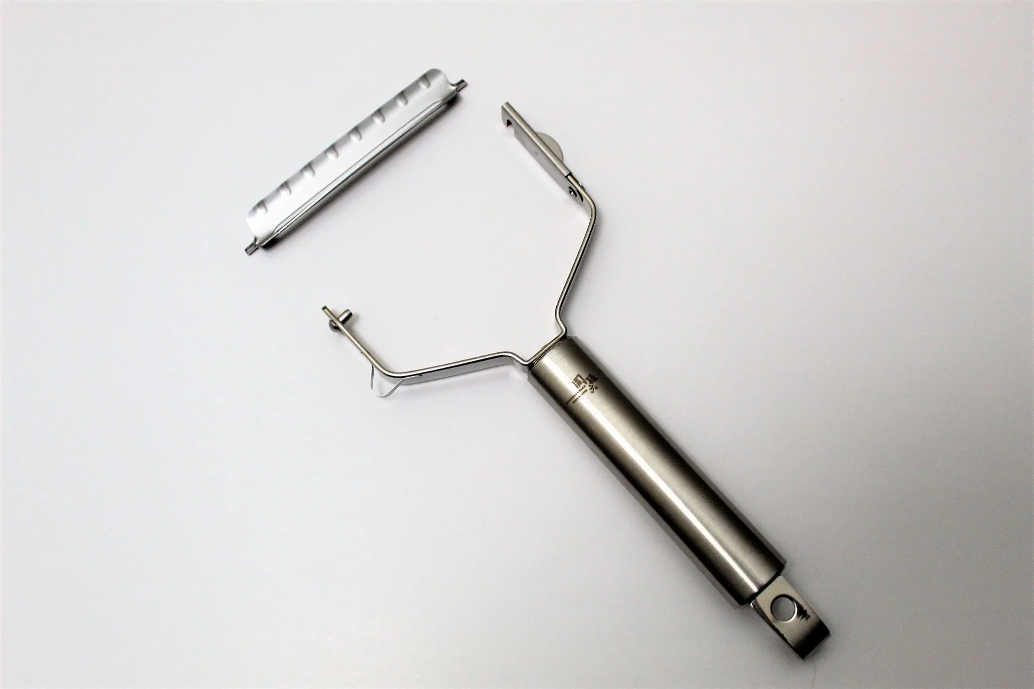 Kai Seki Magoroku Wide Stainless Steel Peeler (Slice & Julienne Set) DH-3301 - Image 7