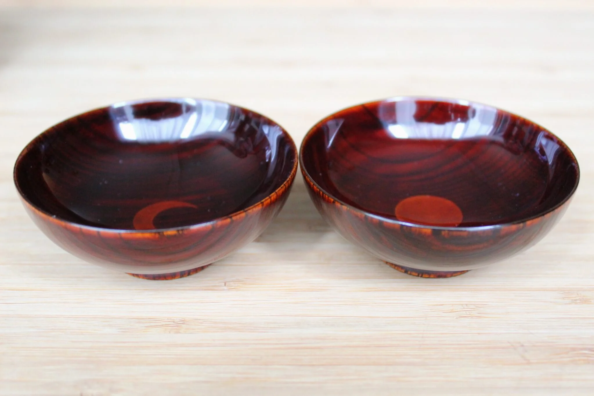 Elegant Lacquered Katakuchi & Sake Cup Set - Image 3