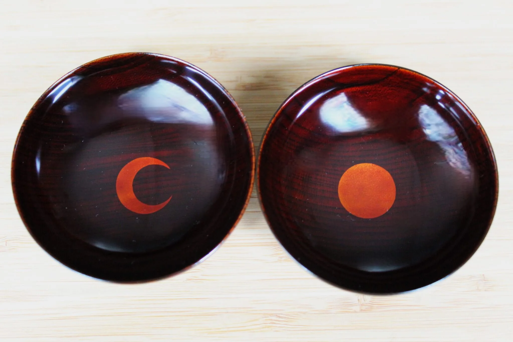 Elegant Lacquered Katakuchi & Sake Cup Set - Image 4