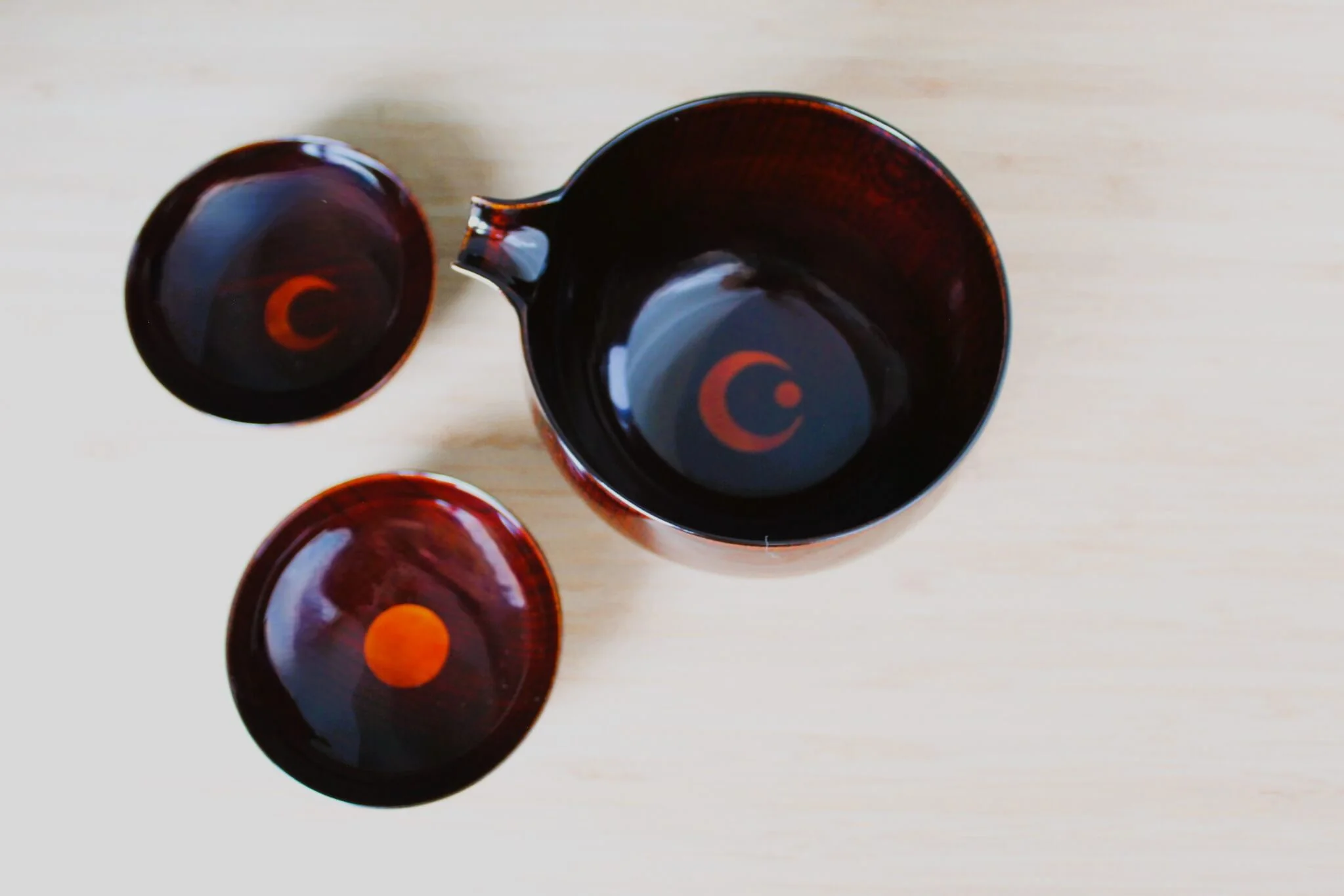 Elegant Lacquered Katakuchi & Sake Cup Set - Image 5