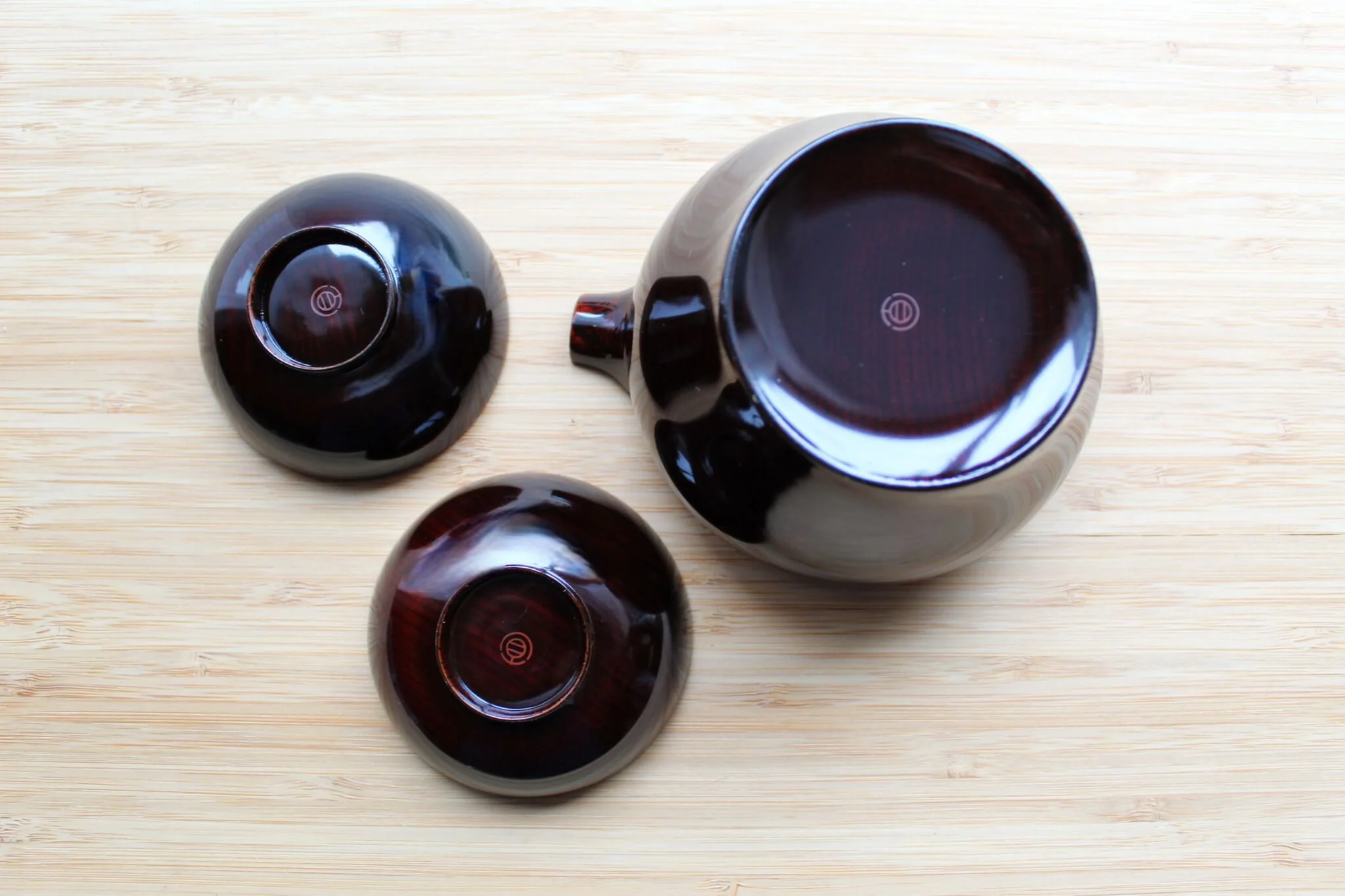 Elegant Lacquered Katakuchi & Sake Cup Set - Image 7