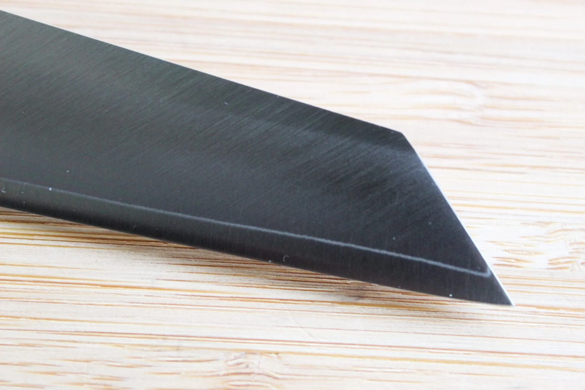 Misuzu Hamono Bread VG-10 Stainless Steel 240 mm / 9.4" Urushi Lacquer Magnolia Handle - Image 4
