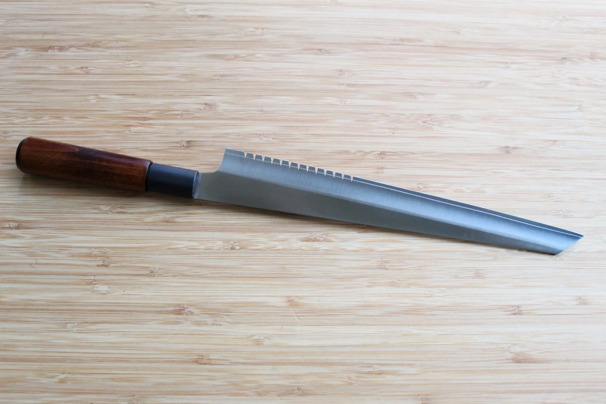 Misuzu Hamono Bread VG-10 Stainless Steel 240 mm / 9.4" Urushi Lacquer Magnolia Handle - Image 5