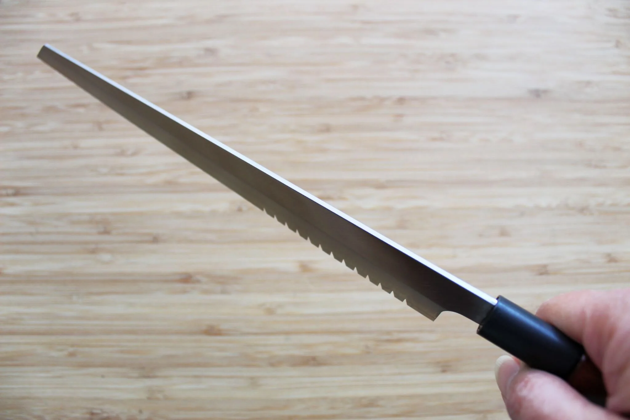 Misuzu Hamono Bread VG-10 Stainless Steel 240 mm / 9.4" Urushi Lacquer Magnolia Handle - Image 9