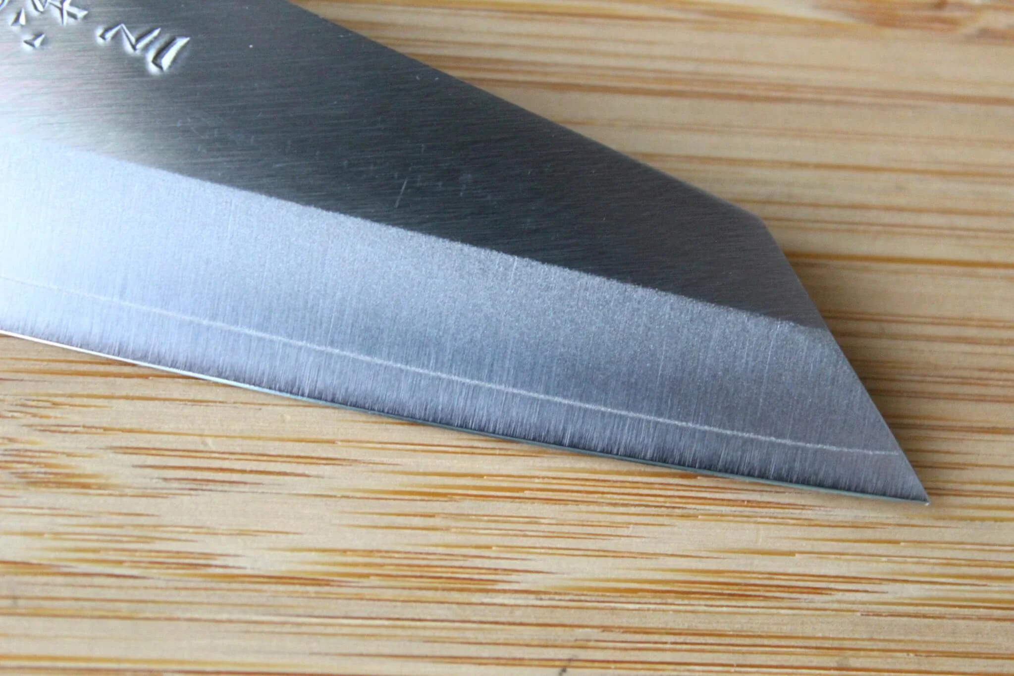 Misuzu Hamono Bunka Petty VG-10 Stainless Steel 105 mm / 4.1" Urushi Lacquer Magnolia Handle - Image 3