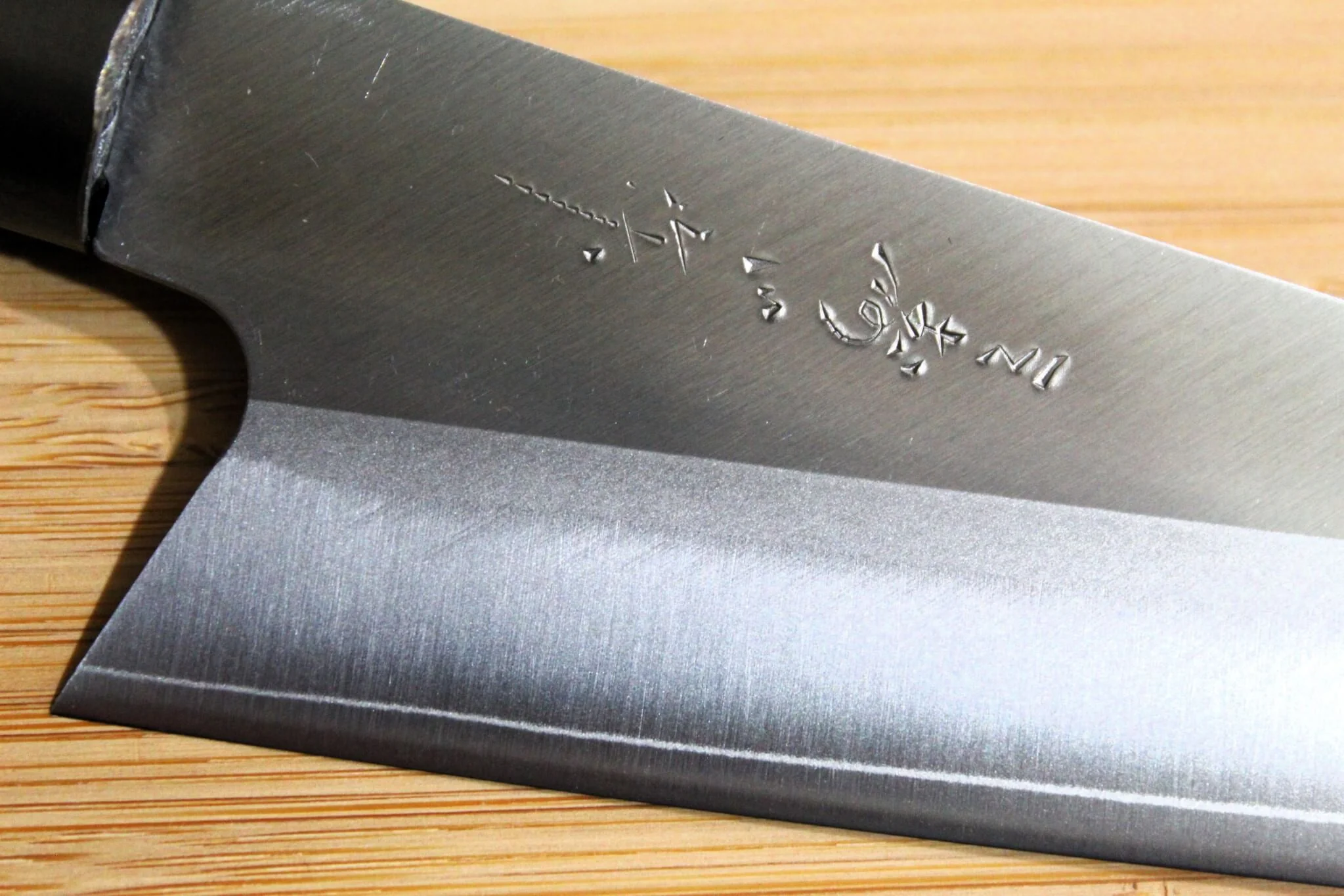 Misuzu Hamono Bunka VG-10 Stainless Steel 160 mm (6.3") / 180 mm (7.1") Urushi Lacquer Magnolia Handle - Image 3