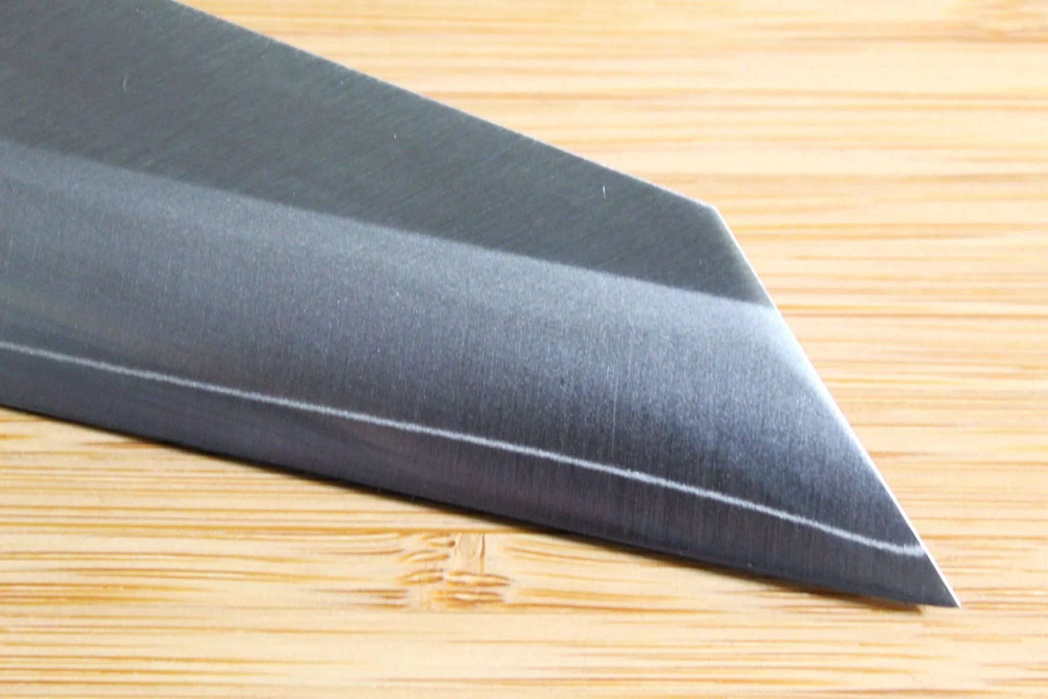 Misuzu Hamono Bunka VG-10 Stainless Steel 210 mm / 8.2"Urushi Lacquer Magnolia Handle - Image 4