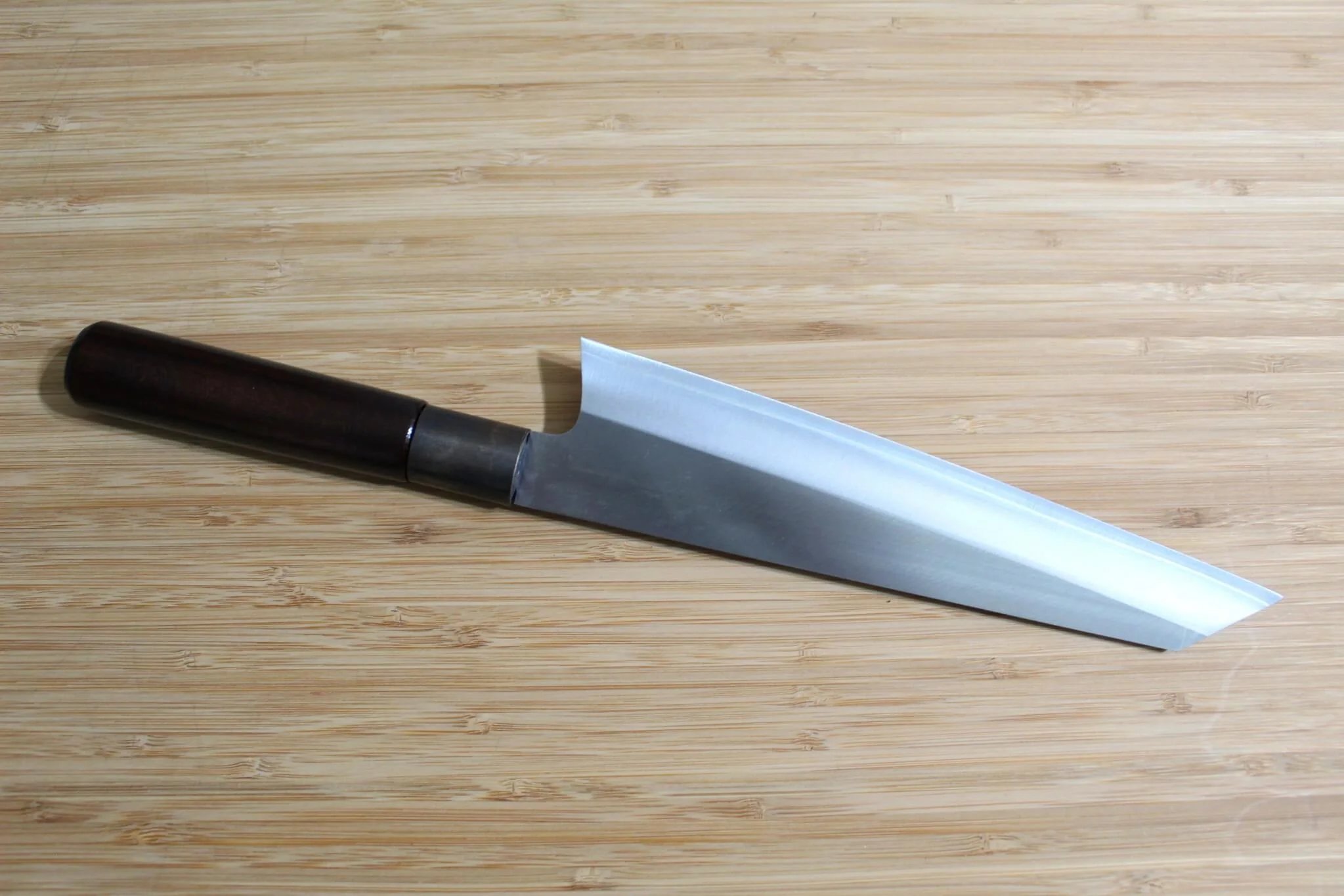 Misuzu Hamono Bunka VG-10 Stainless Steel 210 mm / 8.2"Urushi Lacquer Magnolia Handle - Image 5