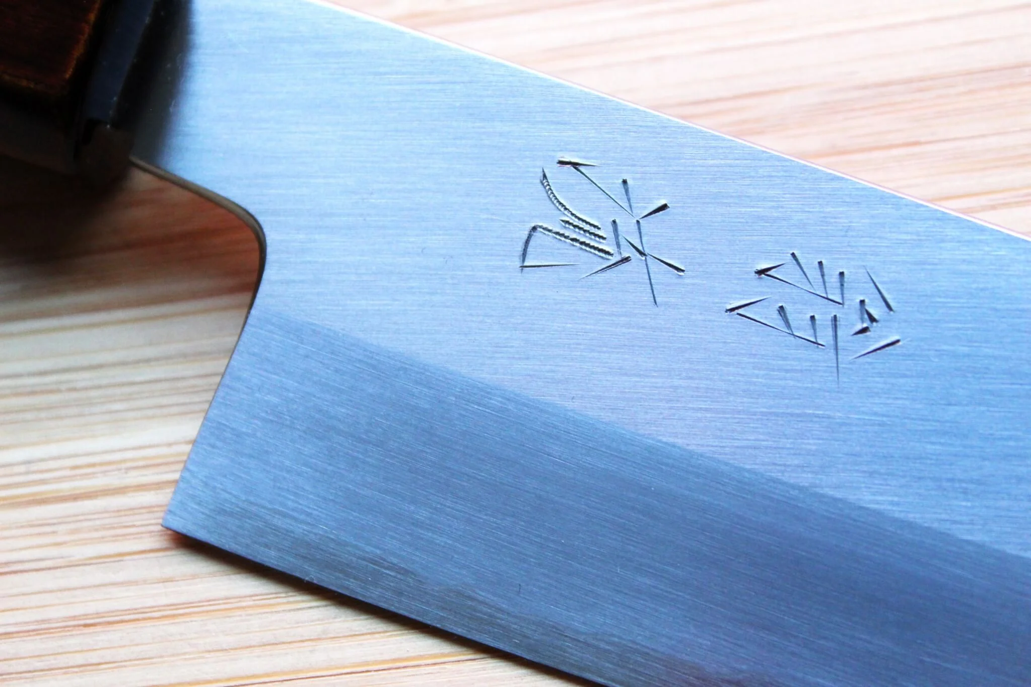 OUL Kijiro Ginsan Santoku 180 mm / 7.1" Urushi Handle - Image 3