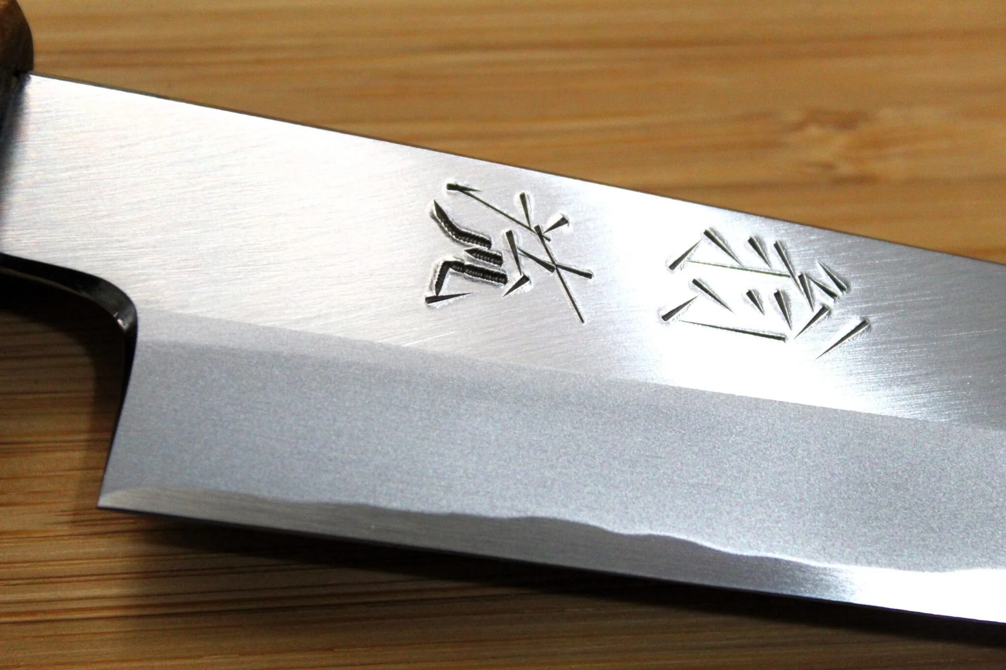 OUL Santoku Aoniko / Blue Steel #2 180mm  Oak Handle - Image 3