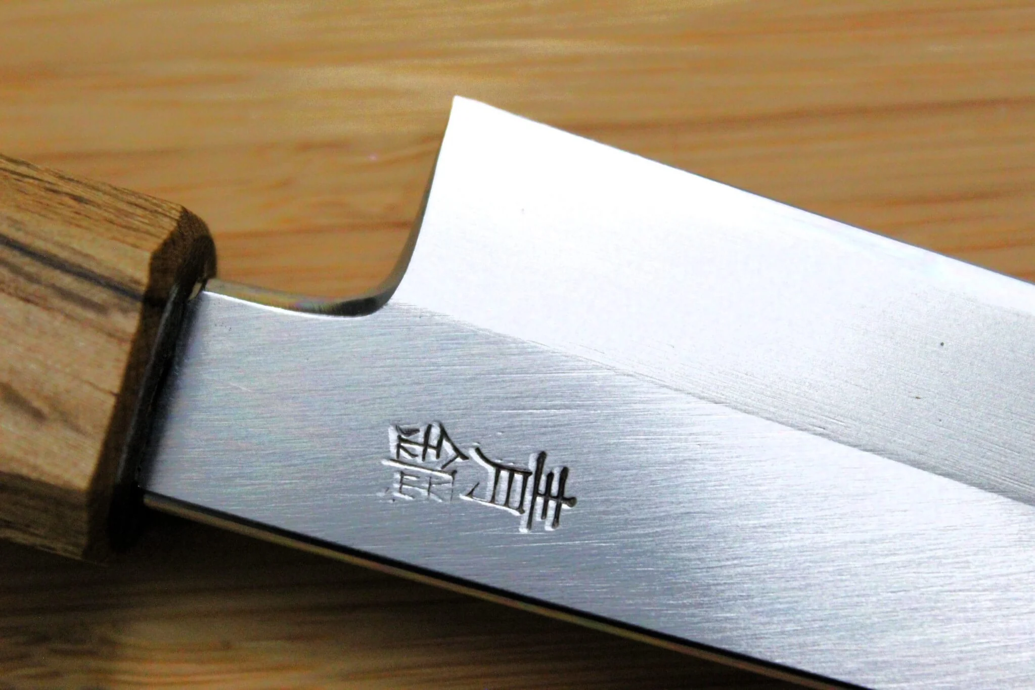 OUL Santoku Aoniko / Blue Steel #2 180mm  Oak Handle - Image 6