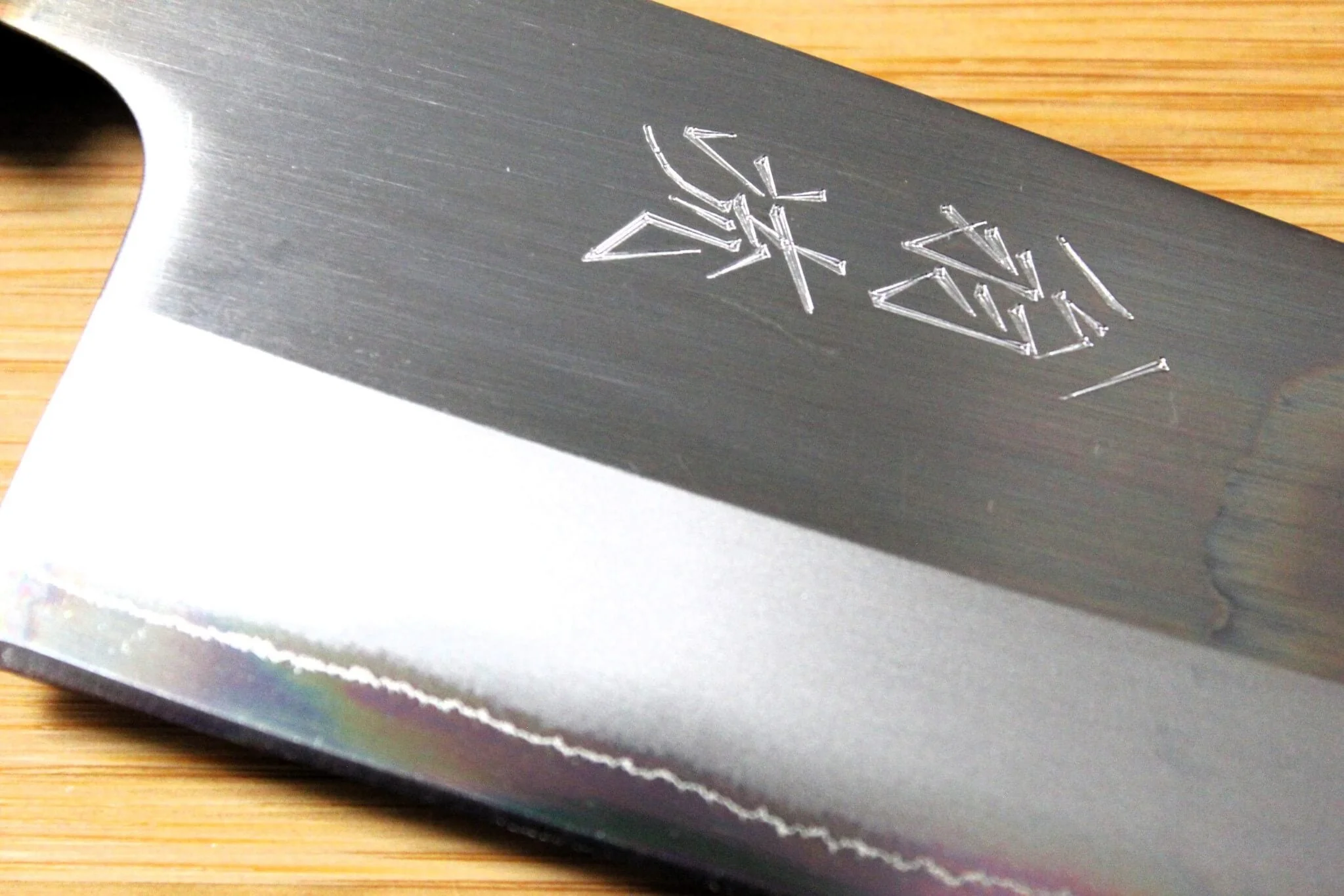 OUL Santoku Shirogami #1 / White Steel #1 Stainless Clad 165 mm / 6.5" Burnt Oak Handle - Image 3