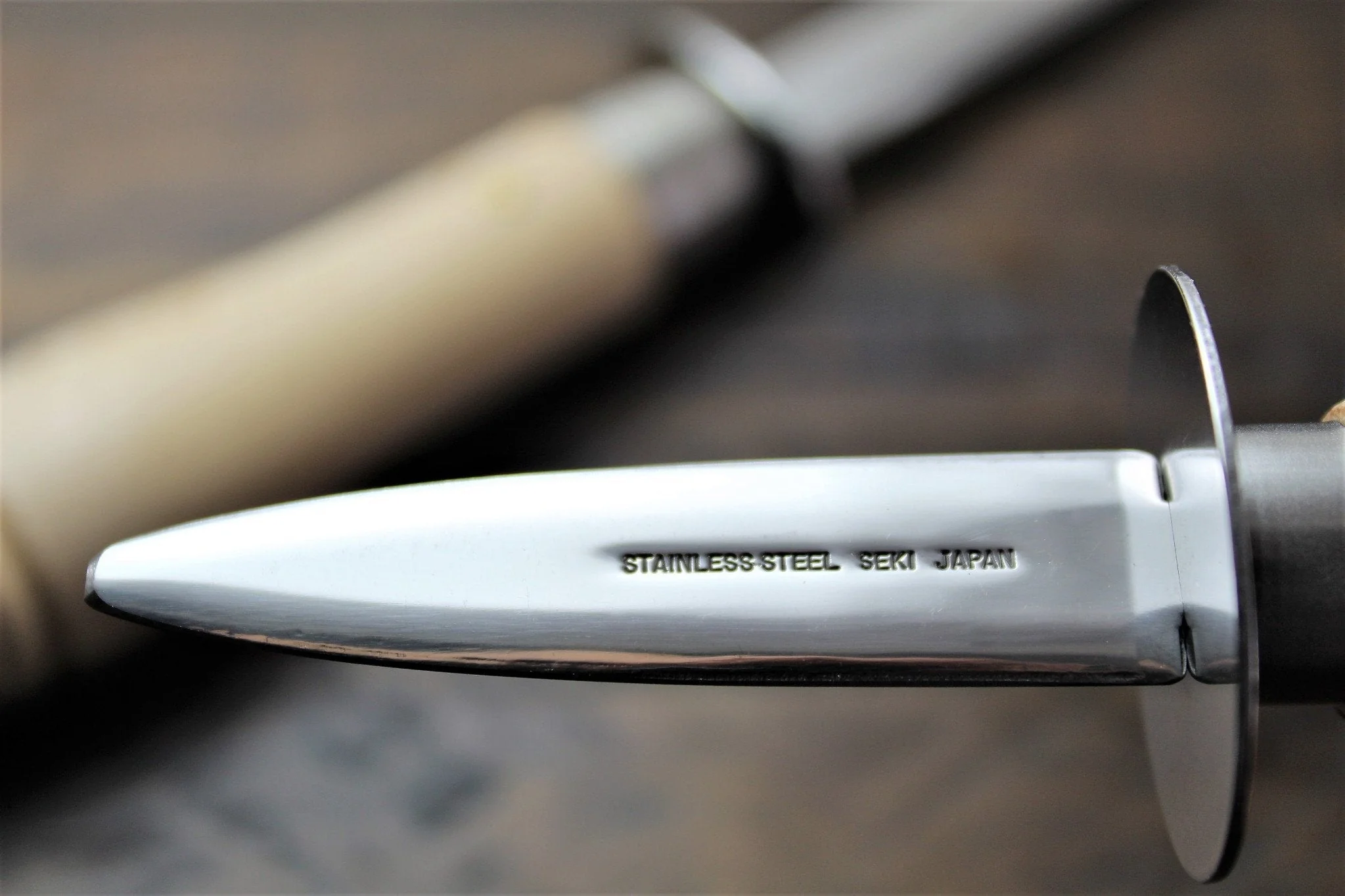 Oyster Shucker / Opener with Wooden Handle - Image 3