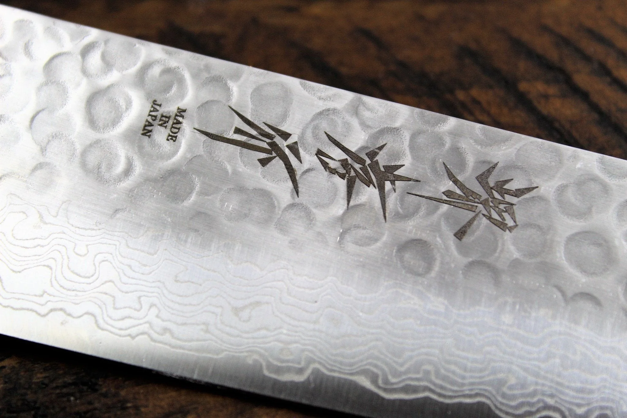 Sakai Takayuki Santoku Knife 180mm (7.1") Damascus 45 Layer with Walnut Handle - Image 2