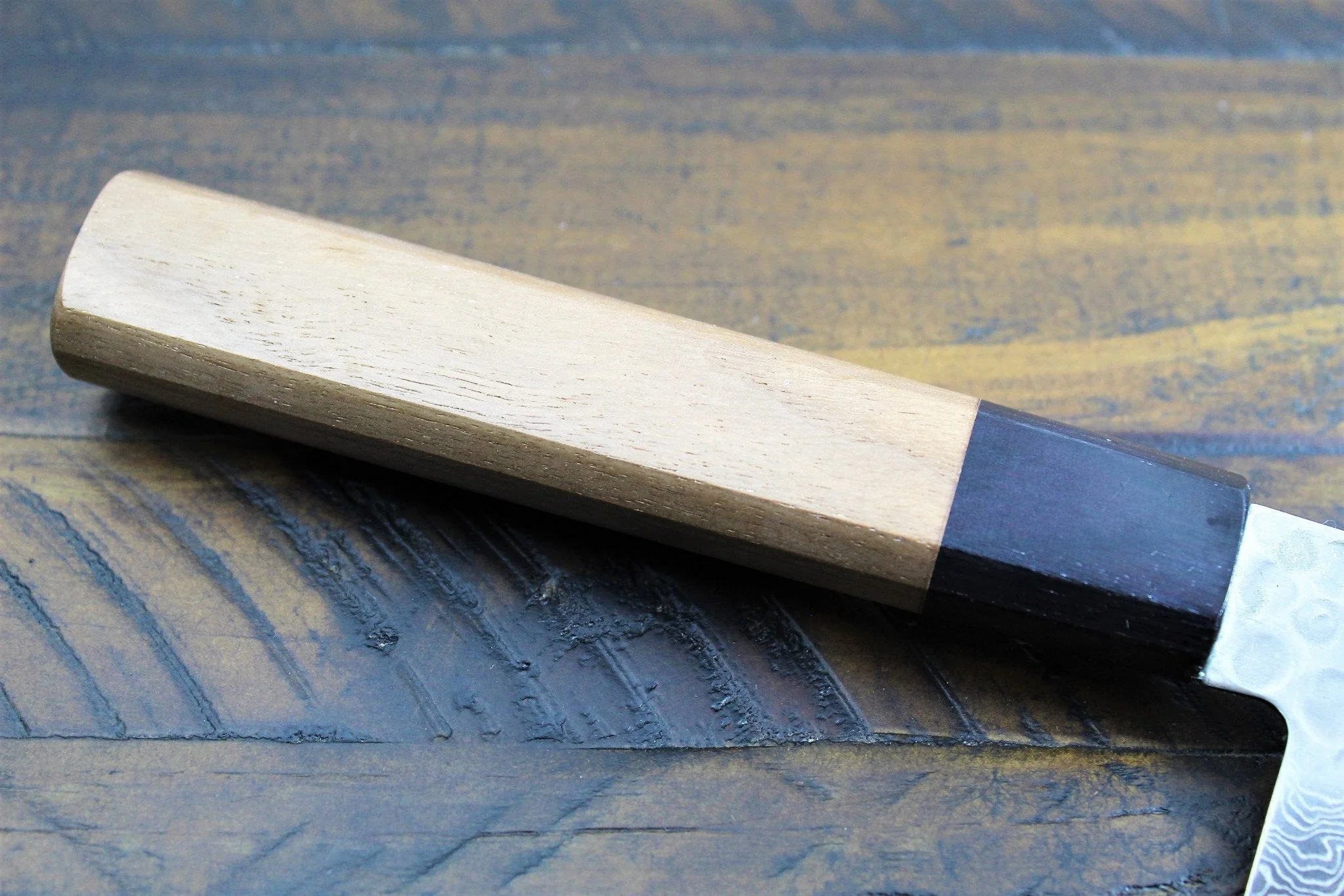 Sakai Takayuki Santoku Knife 180mm (7.1") Damascus 45 Layer with Walnut Handle - Image 4