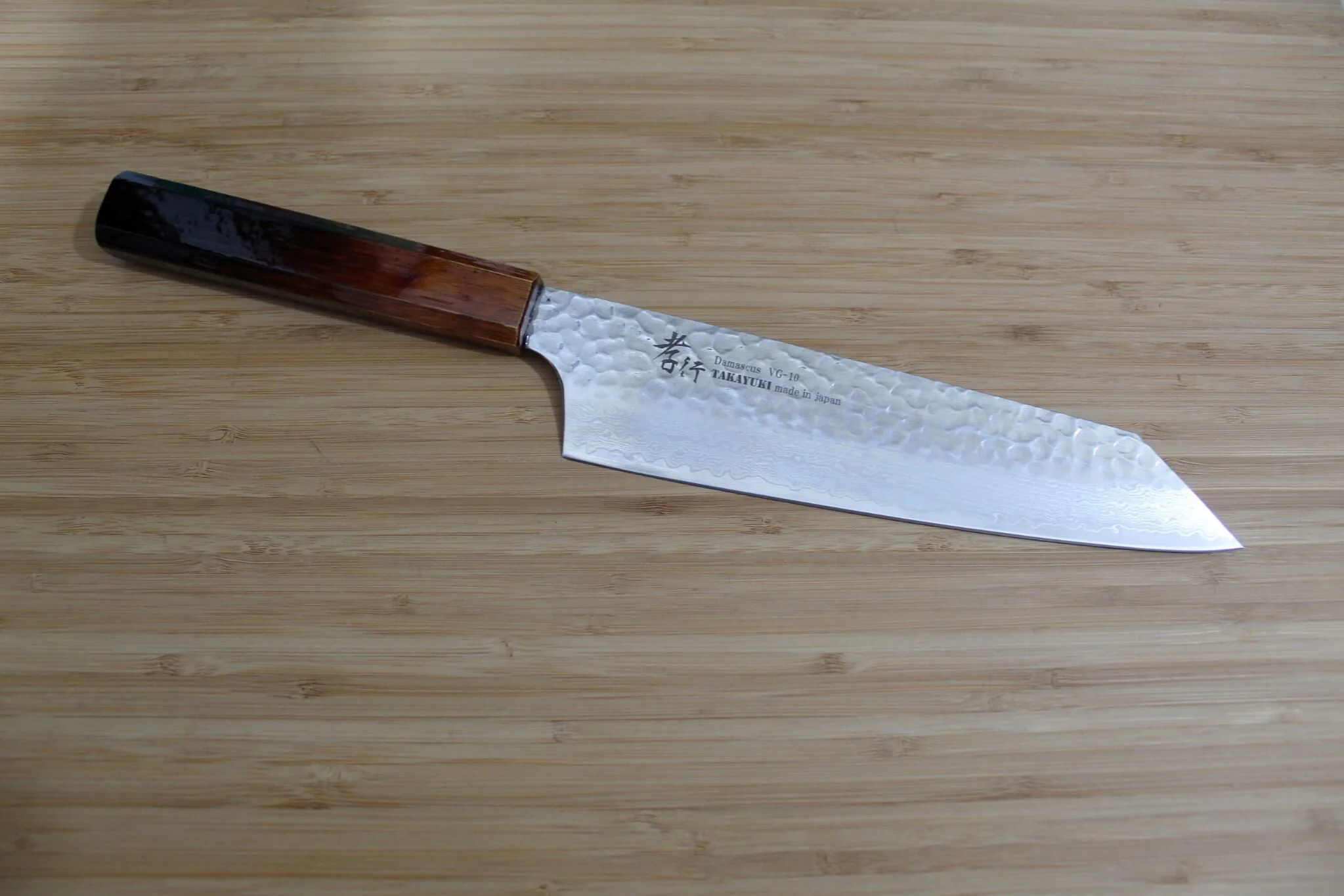 Sakai Takayuki 33-Layer Hammered Damascus 190mm Kengata Gyuto - Brown Lacquered Oak Handle