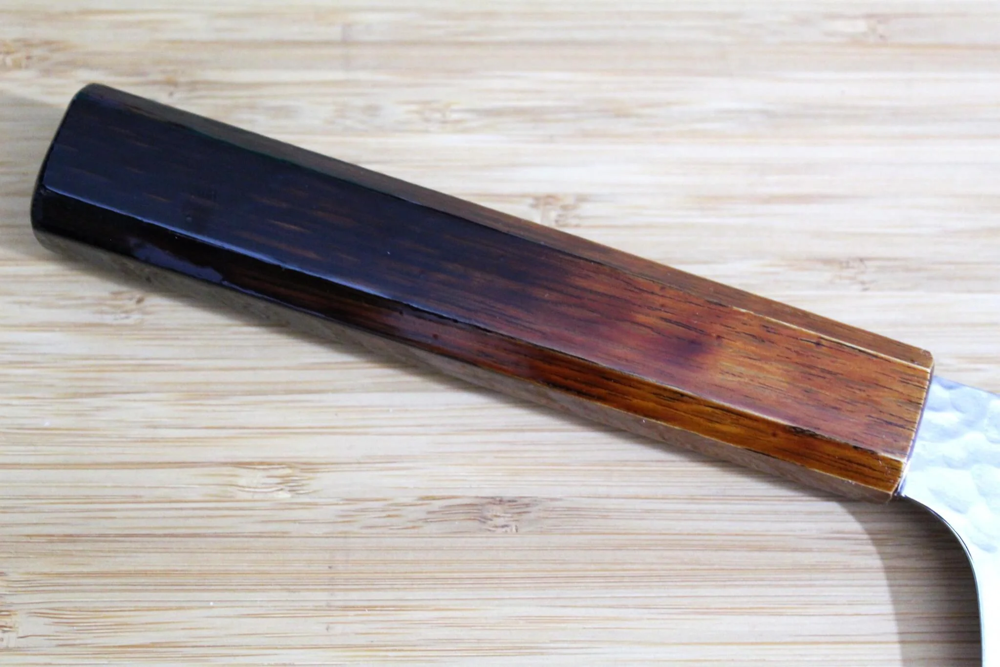 Sakai Takayuki 33-Layer Hammered Damascus 190mm Kengata Gyuto - Brown Lacquered Oak Handle - Image 2
