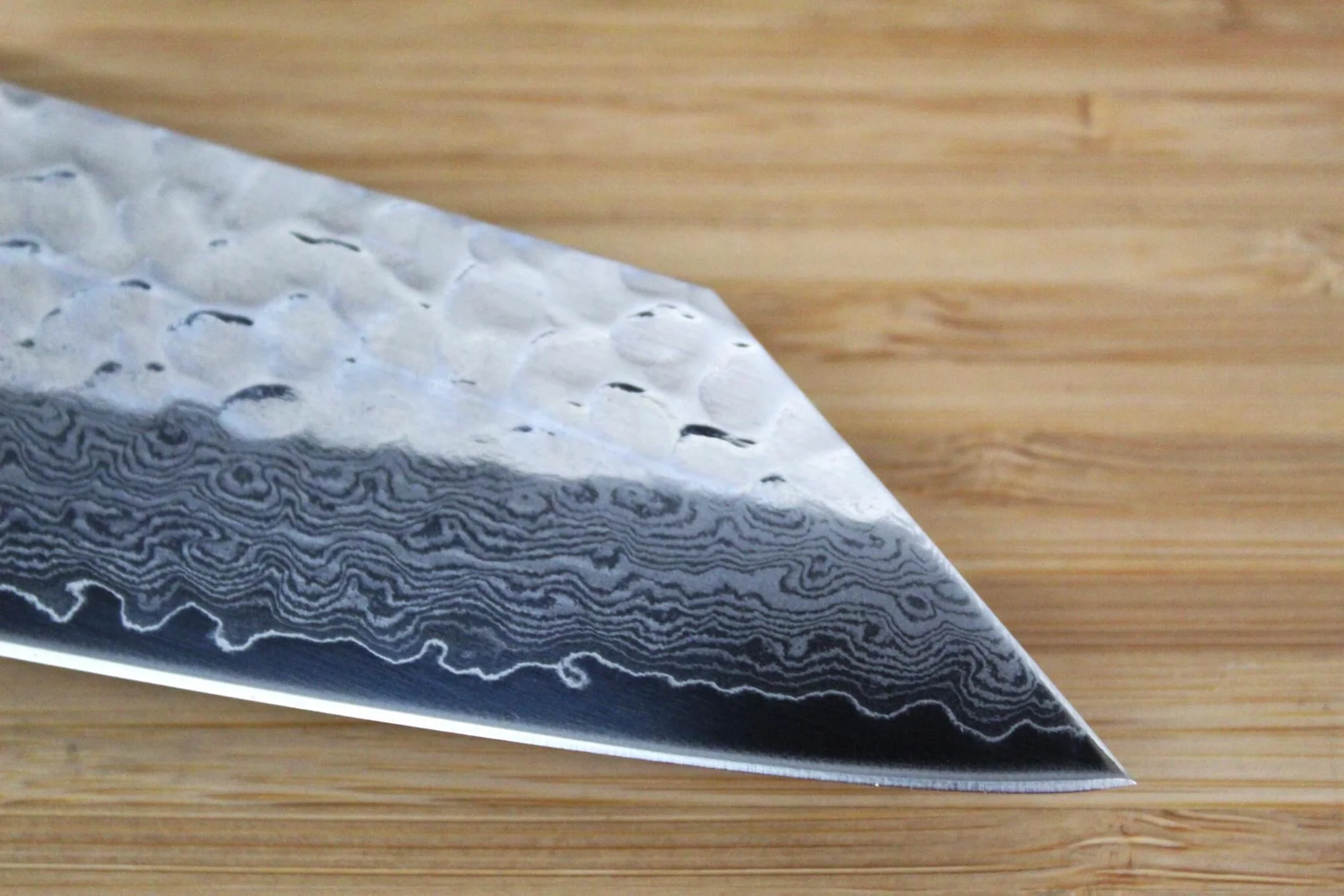 Sakai Takayuki 33-Layer Hammered Damascus 190mm Kengata Gyuto - Brown Lacquered Oak Handle - Image 4