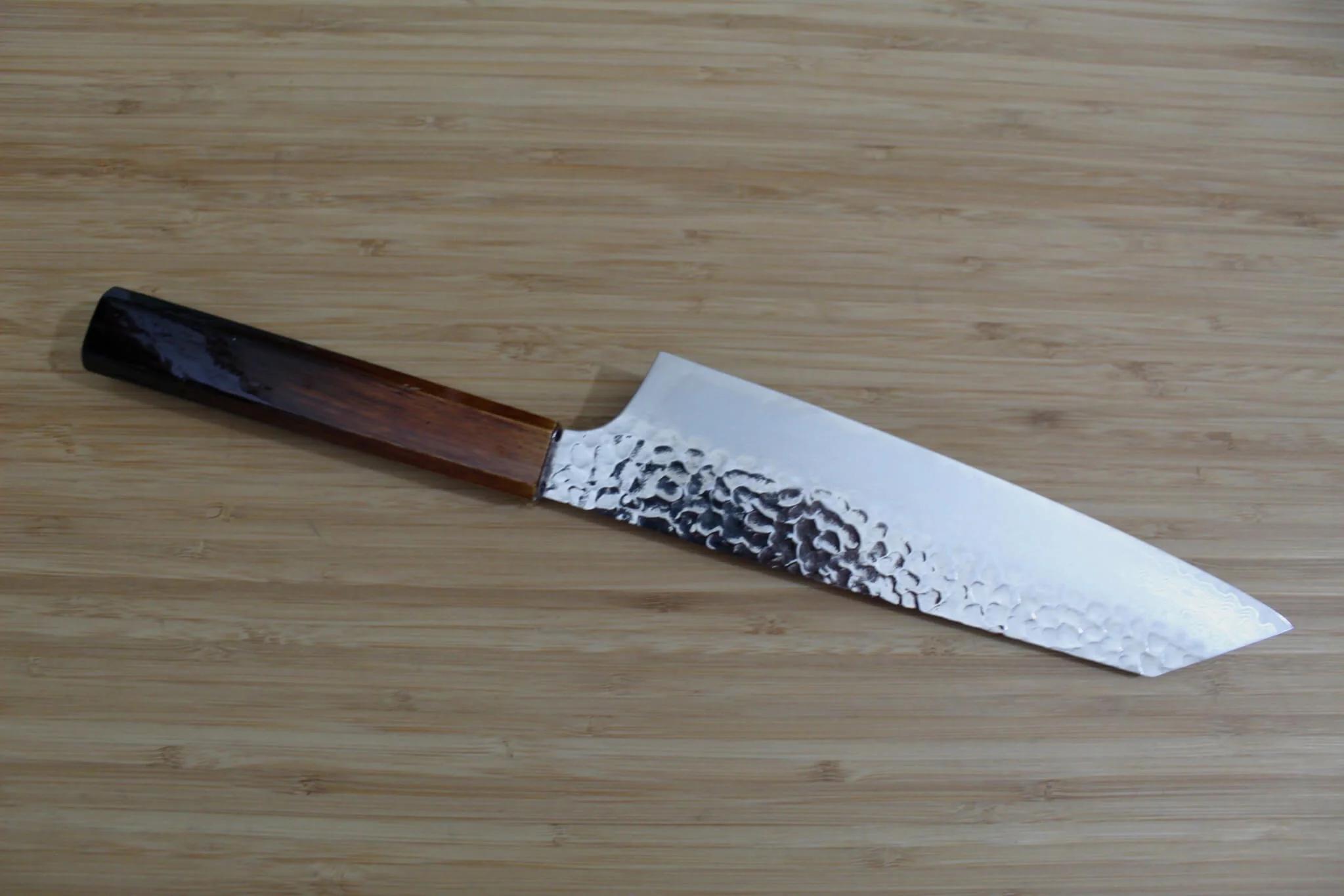 Sakai Takayuki 33-Layer Hammered Damascus 190mm Kengata Gyuto - Brown Lacquered Oak Handle - Image 5
