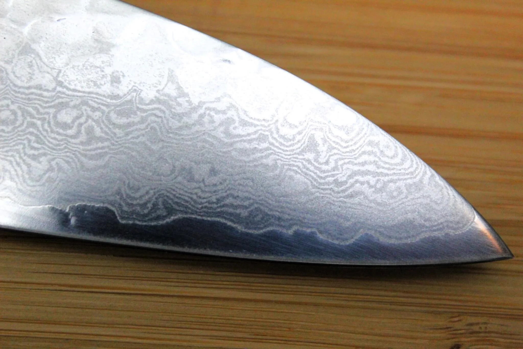 Sakai Takayuki 33-Layer Hammered Damascus 210mm Gyuto - Black Lacquered Oak Handle - Image 4