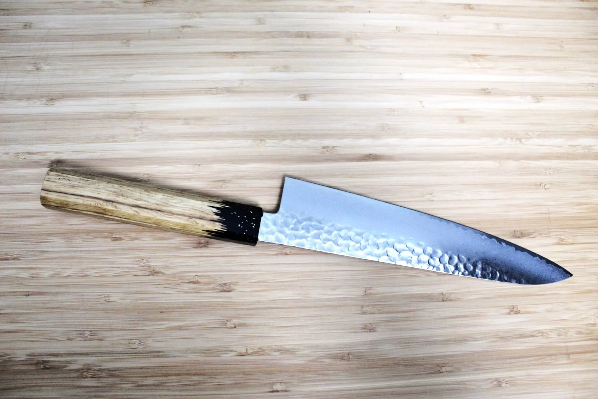 Sakai Takayuki 33-Layer Hammered Damascus 210mm Gyuto - Black Lacquered Oak Handle - Image 5