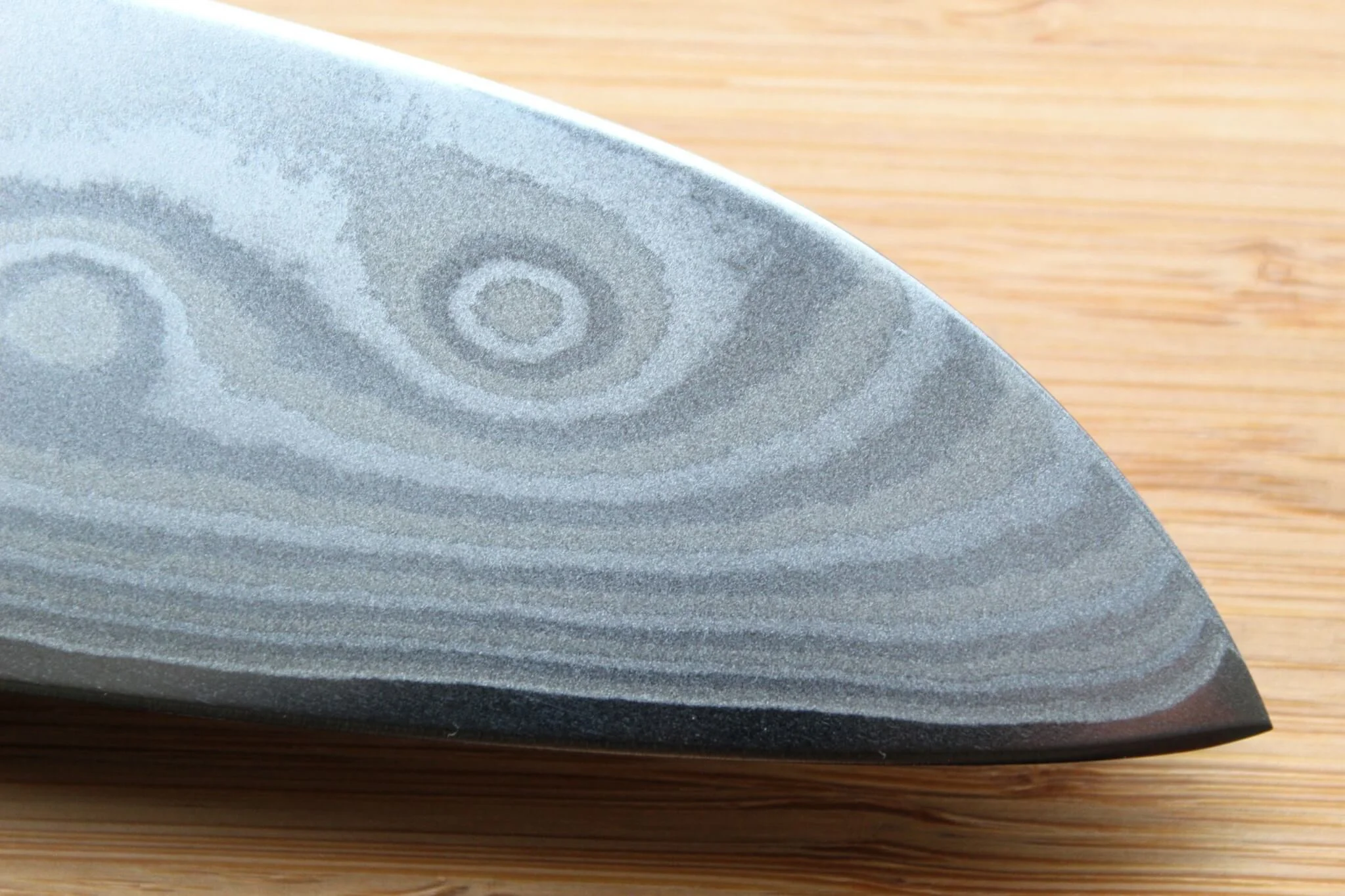 Sakai Takayuki Grand Chef Hamon Damascus 170mm (6.7") Santoku with Ebony Rosewood  Handle - Image 4