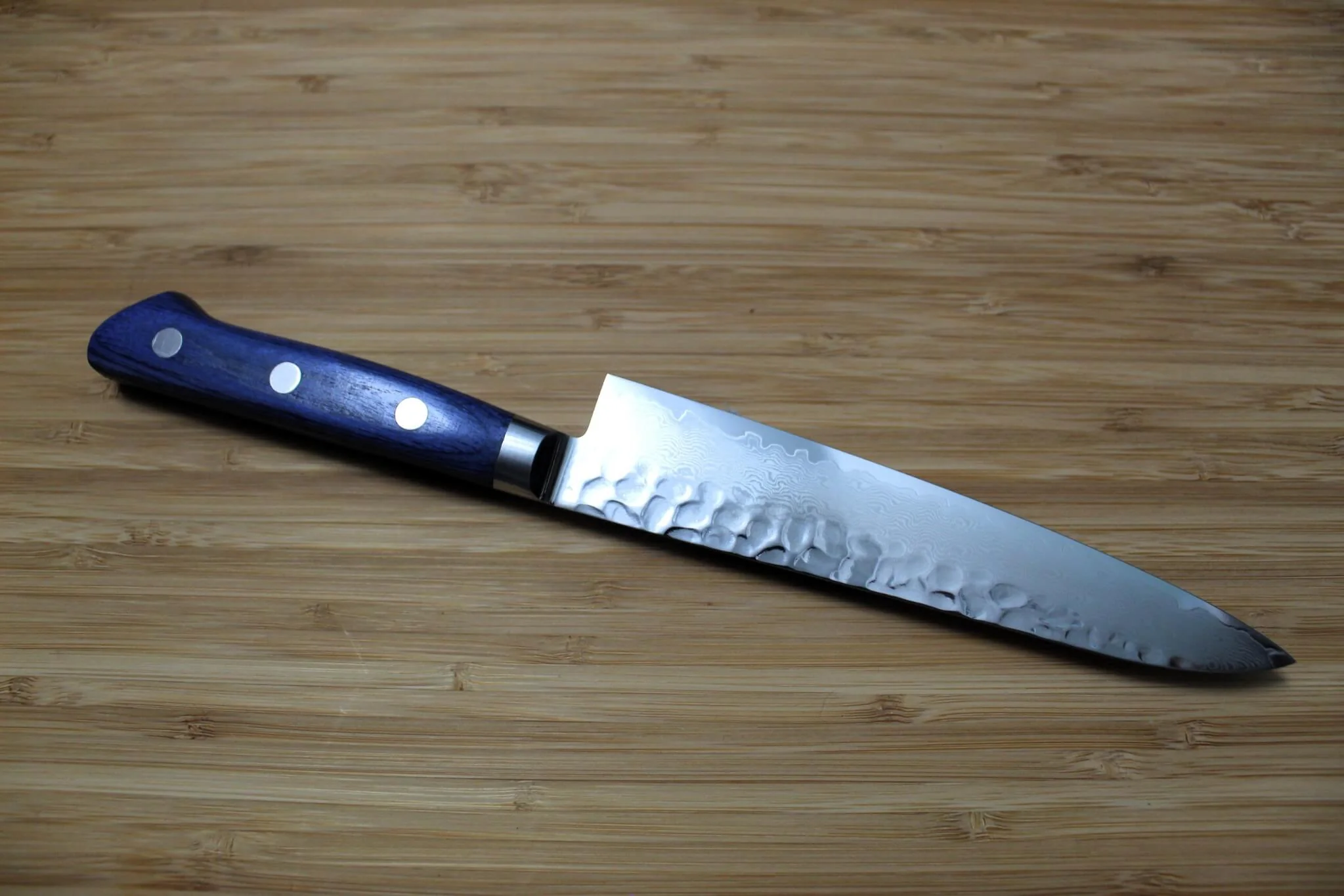 Sakai Takayuki Petty Knife 150 mm / 5.9" Damascus 33 Layer with Blue Handle - Image 5