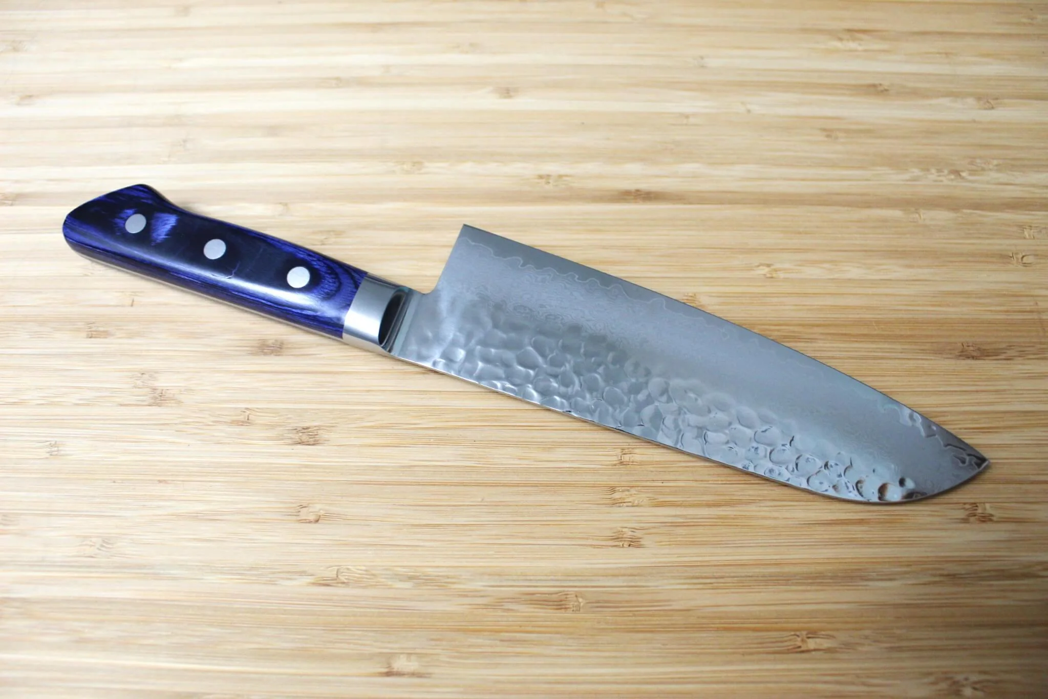 Sakai Takayuki Santoku Knife 180 mm Damascus 33 Layer with Blue Handle - Image 5