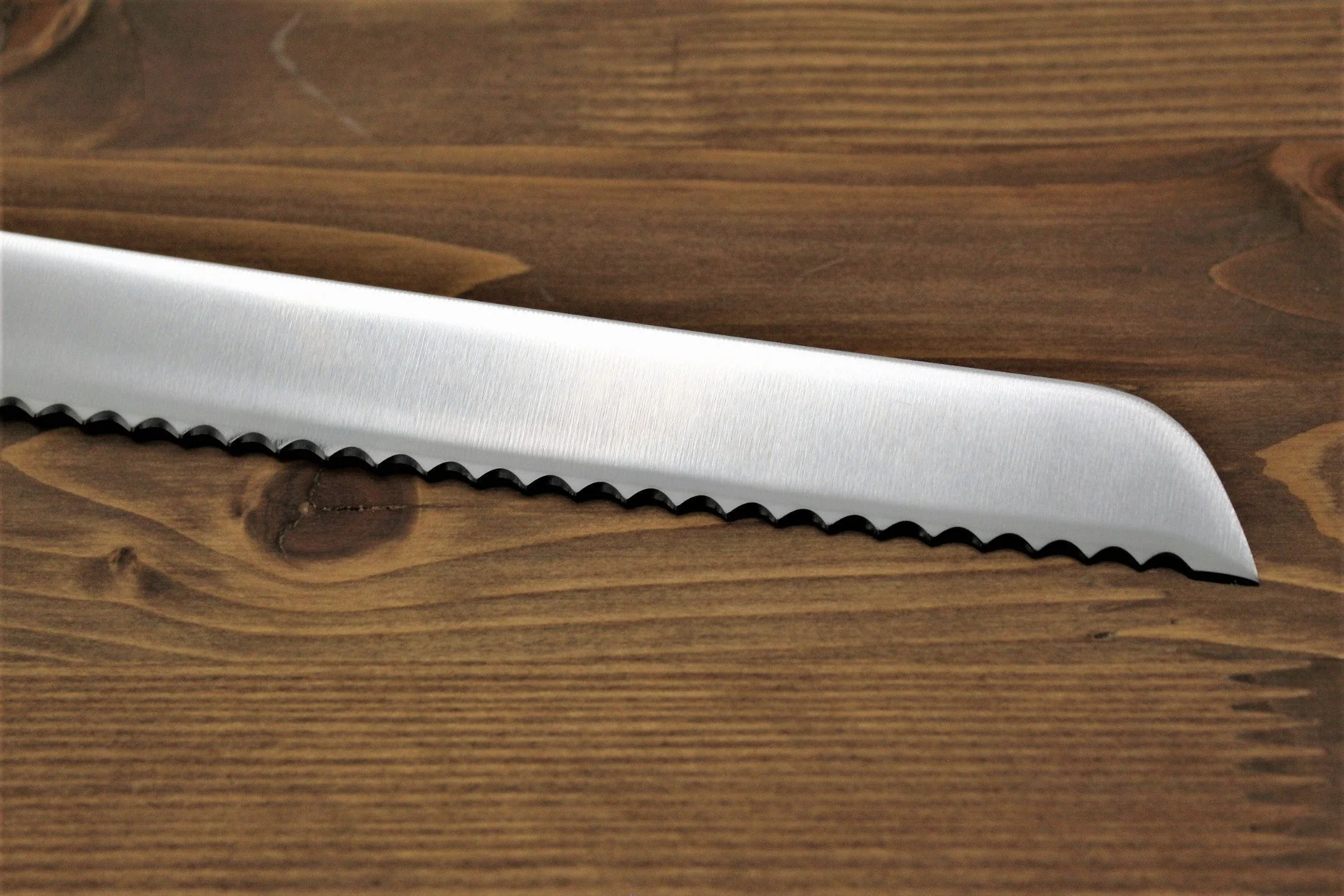 Sawakazuma Japanese Bread Knife 250mm (9.8") Wood Handle - Image 4