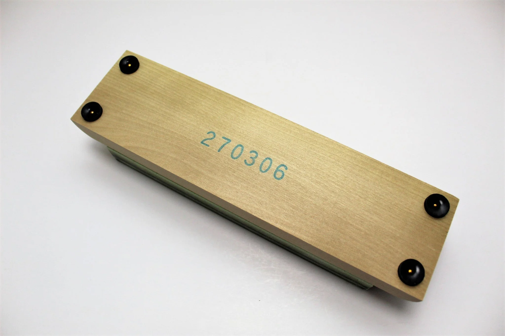 Shapton Japanese Toishi Sharpening Stone with Base - Grit #5000 - Image 4