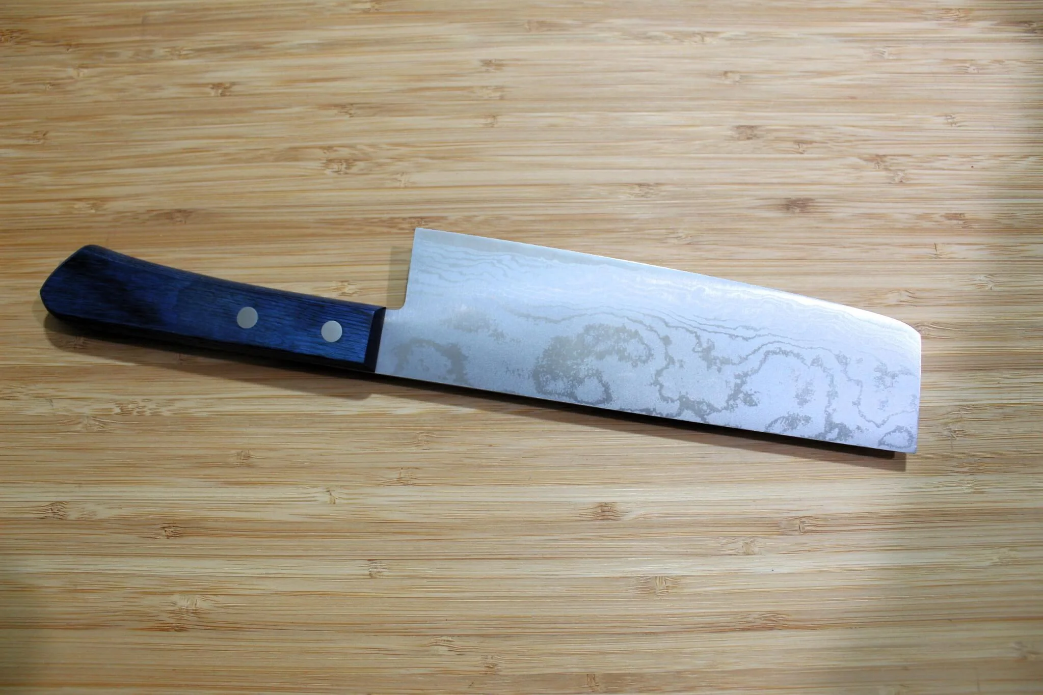 Shigeki Tanaka Damascus VG-10 Nakiri with Blue Handle 165mm / 6.5" - Image 5